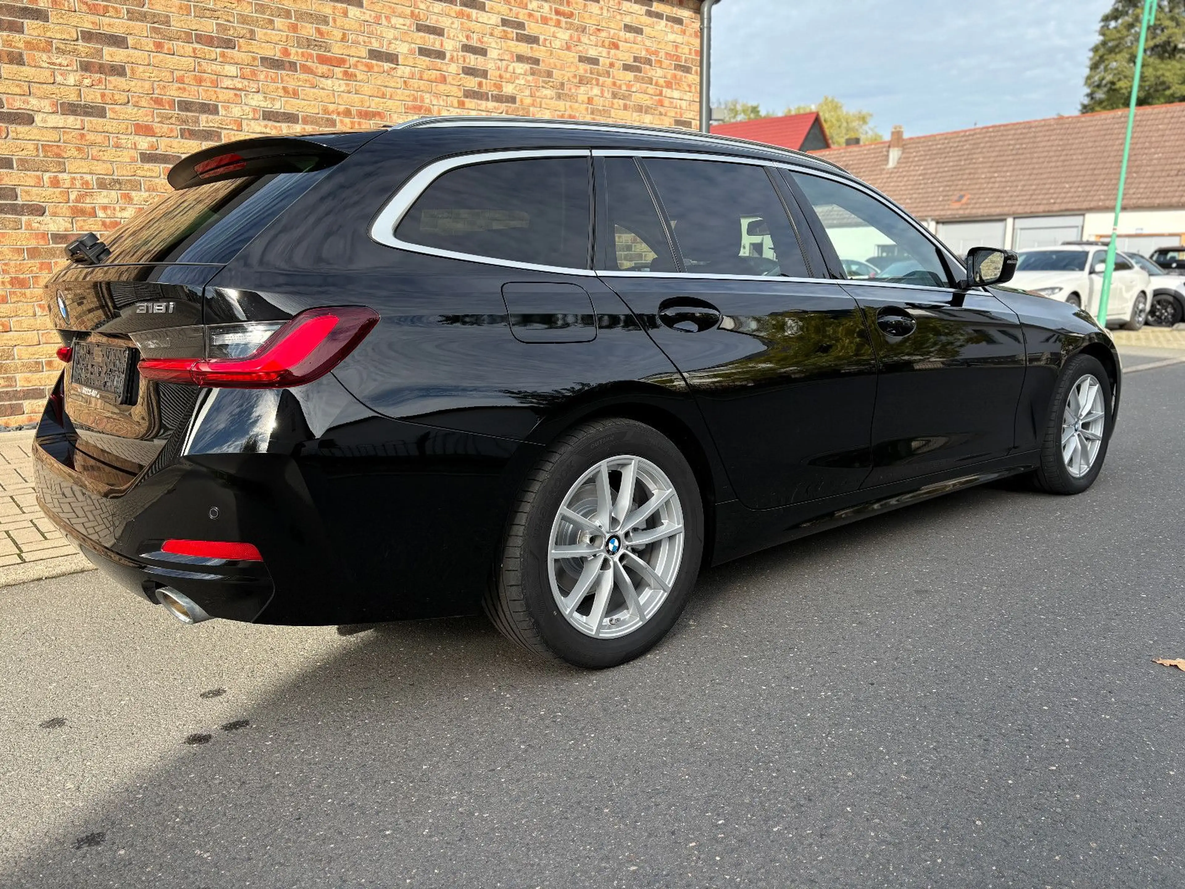 BMW 318 i Tour LCI Navi Sportsitz LED Shz PDC DAB — photo 6