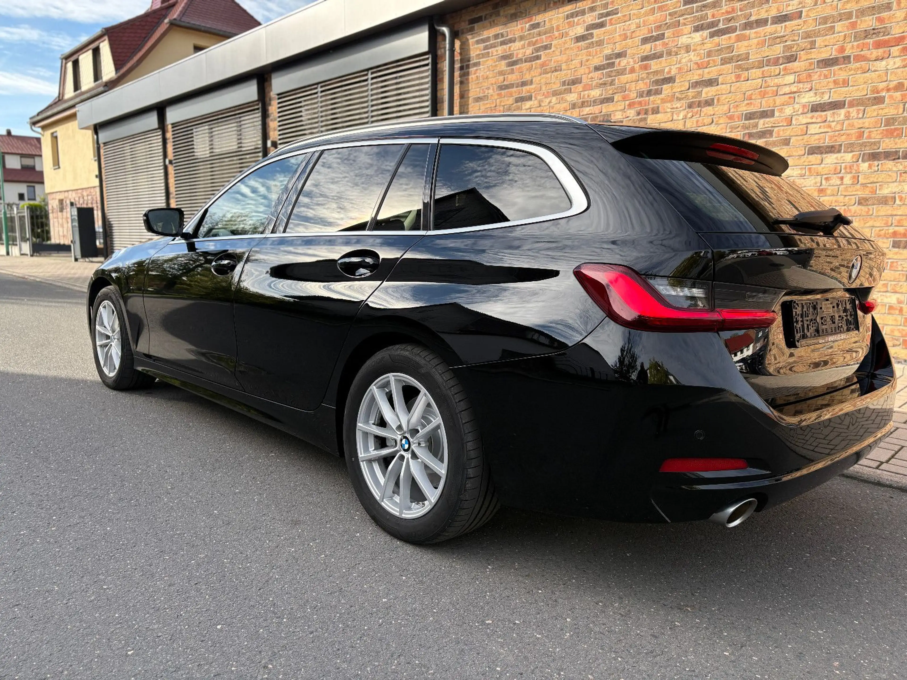 BMW 318 i Tour LCI Navi Sportsitz LED Shz PDC DAB — photo 4