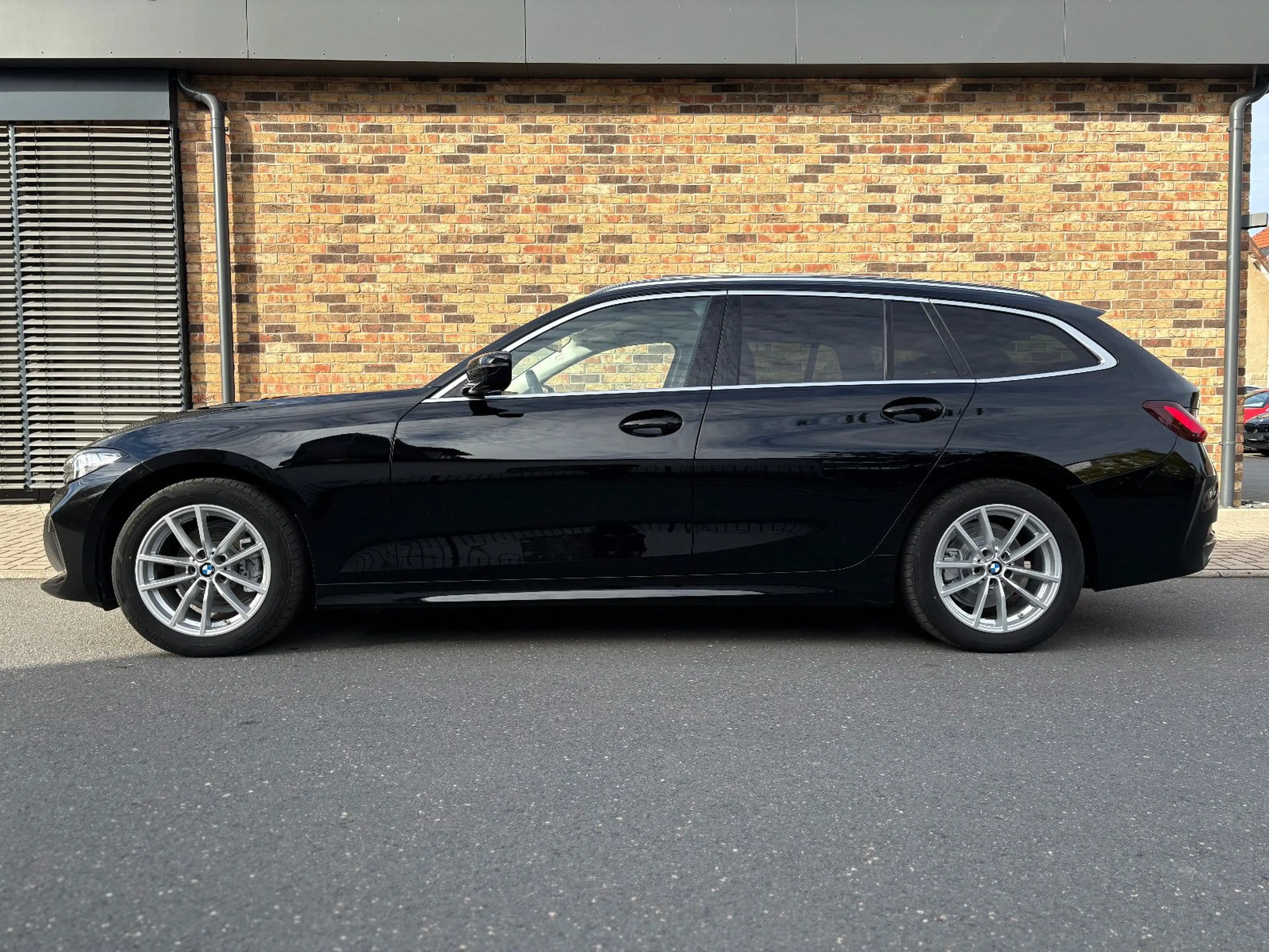 BMW 318 i Tour LCI Navi Sportsitz LED Shz PDC DAB — photo 3
