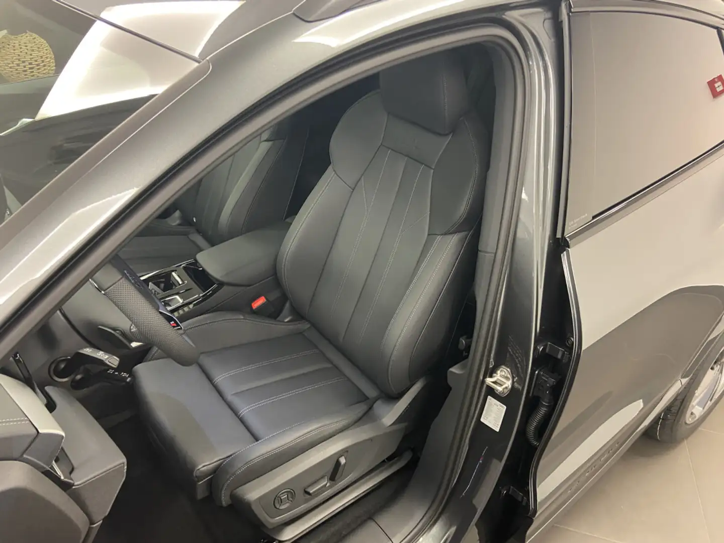 Audi Q6 e-tron Sportback e-tron S Line performance 305 CV / 225 k Gris - 2