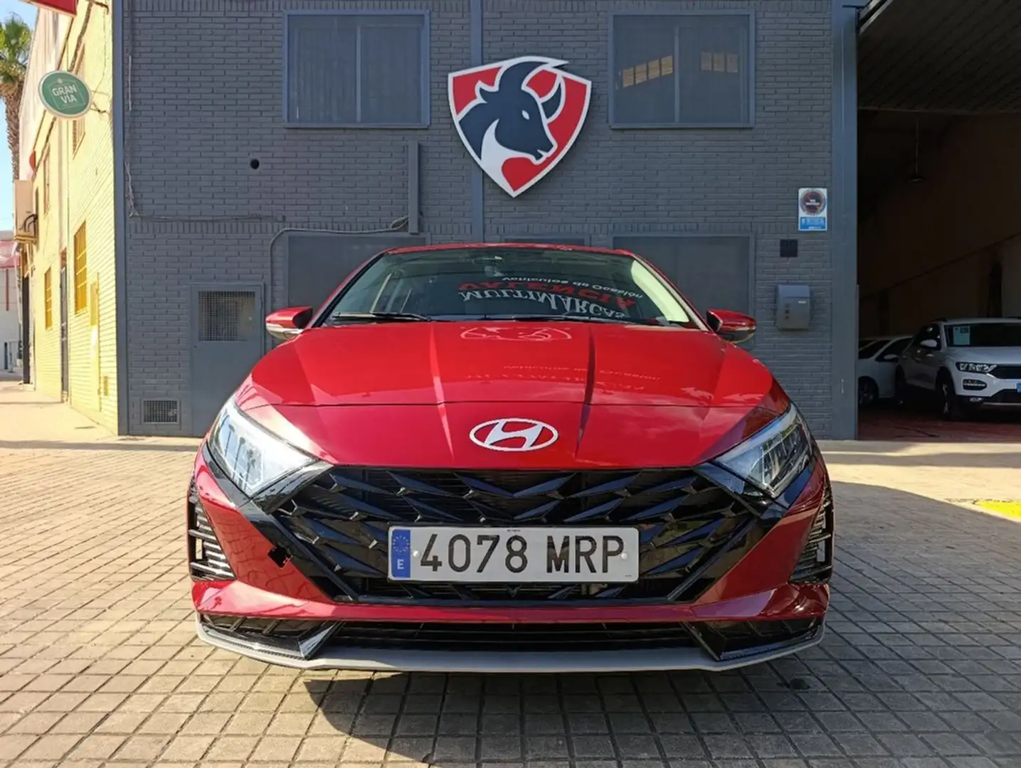 Hyundai i20 1.0 TGDI 74kW (100CV) 48V Tecno Rojo - 2