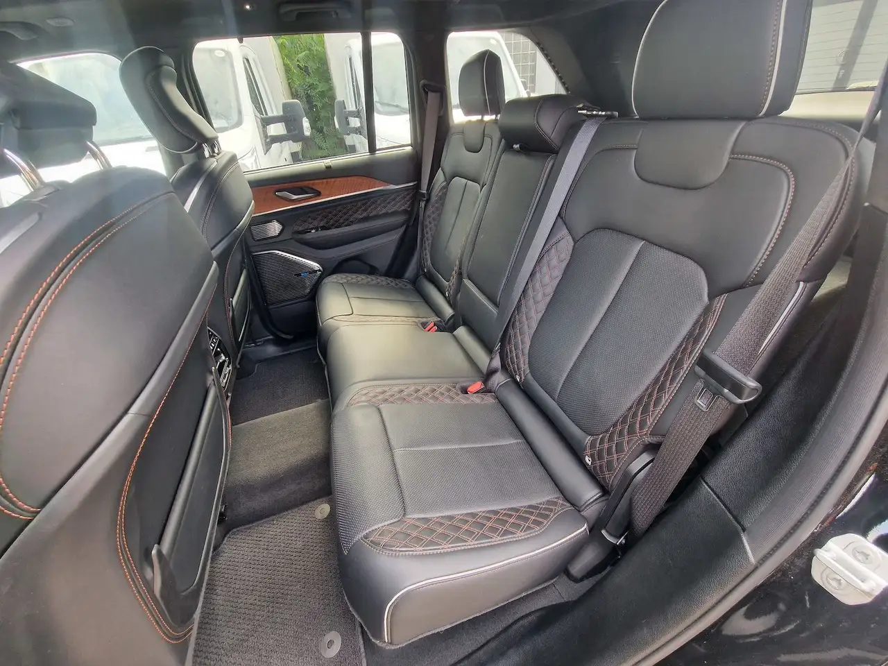 Jeep Grand Cherokee Summit Reserve Plug-In-Hybrid 4xe 12