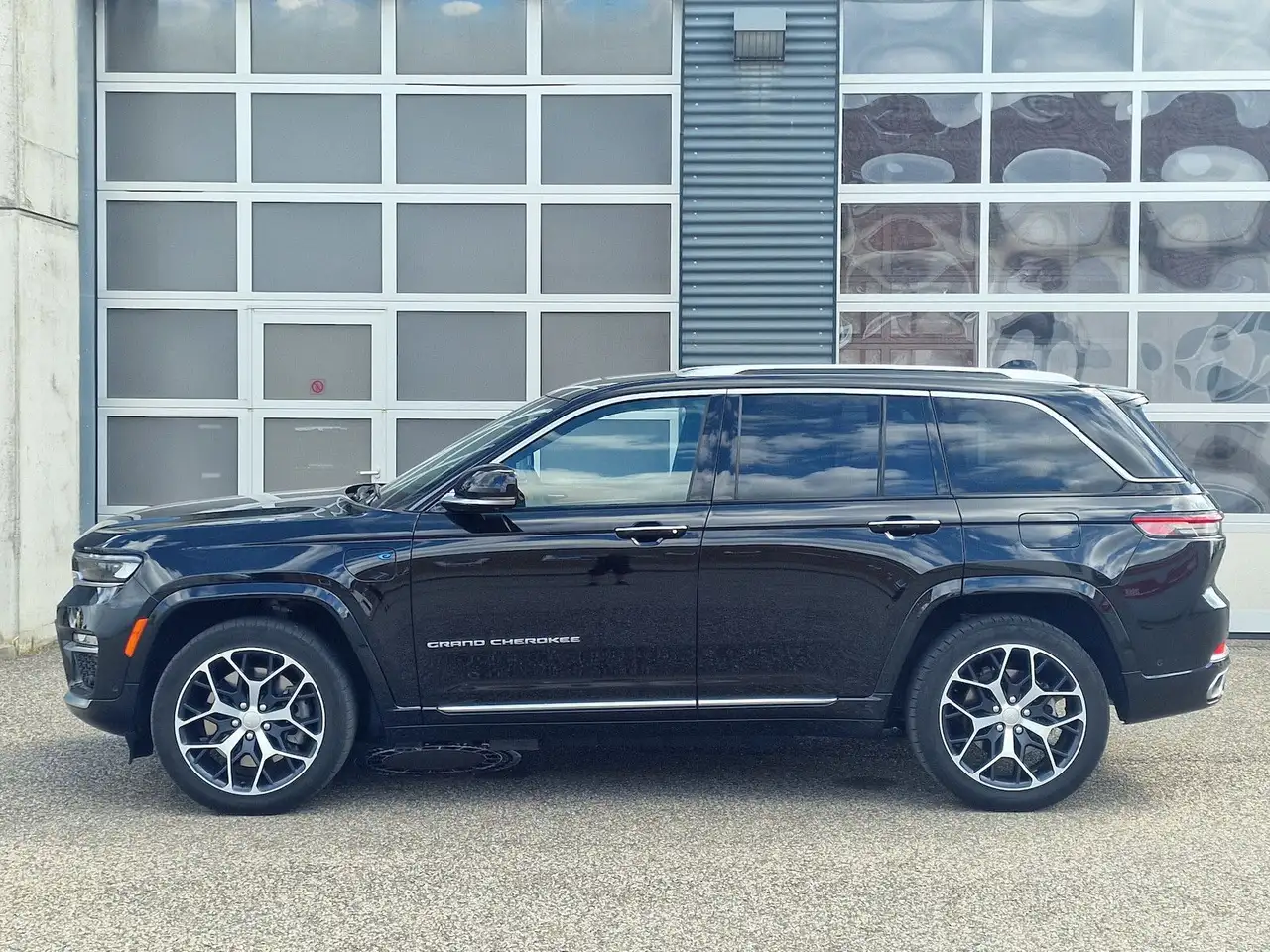 Jeep Grand Cherokee Summit Reserve Plug-In-Hybrid 4xe 2