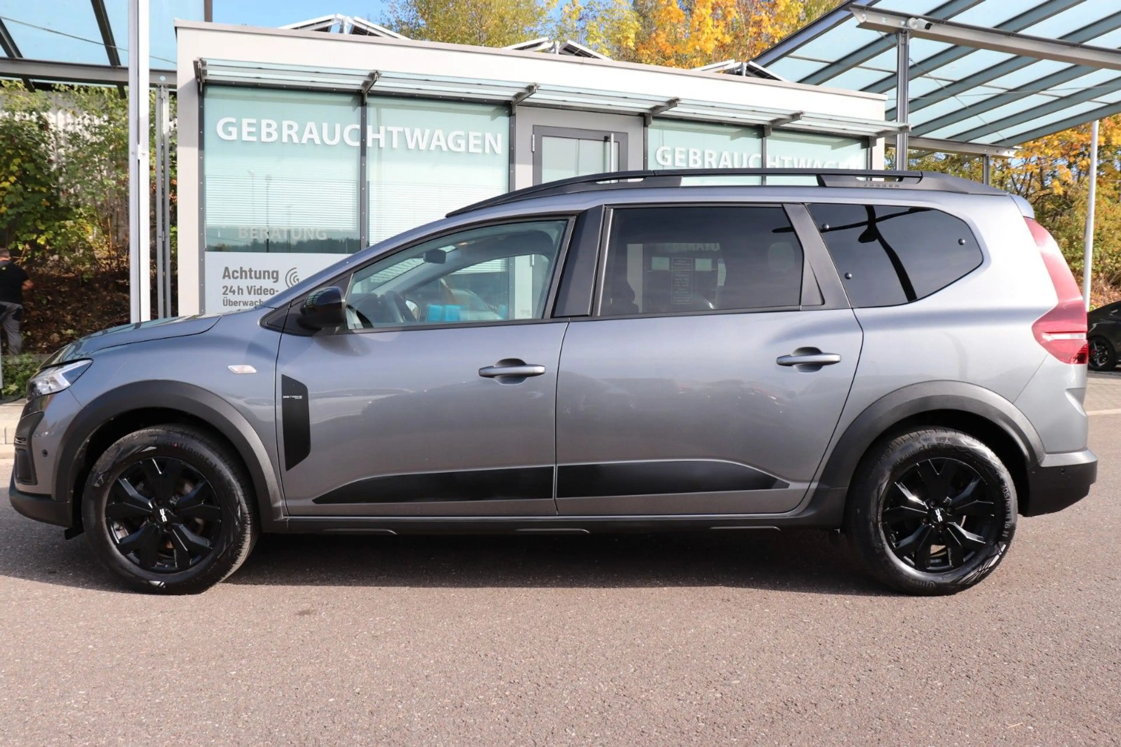 Dacia Jogger Extreme 1.6 Hybrid 140, 7-Sitzer, Komfort — photo 2