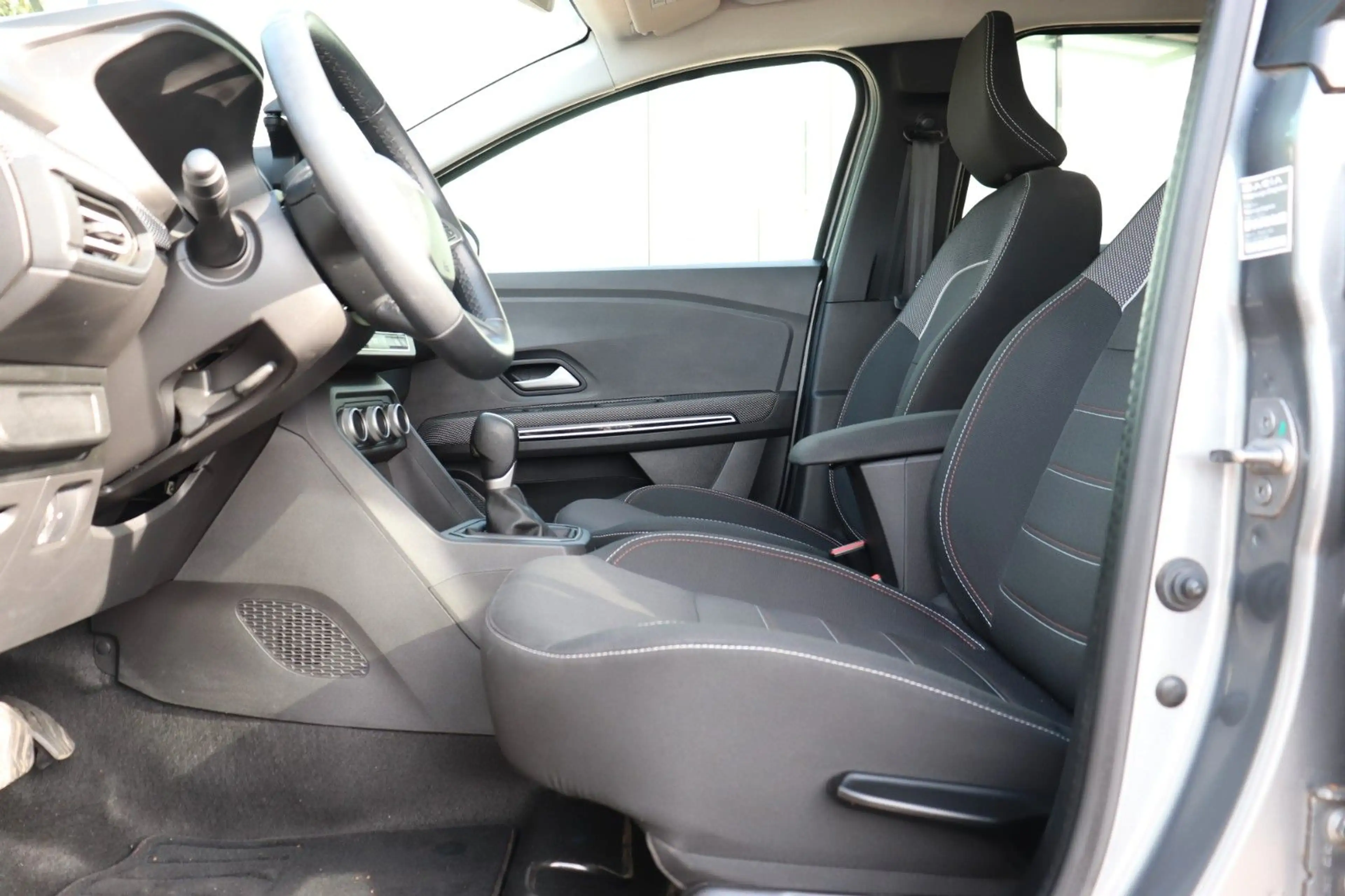 Dacia Jogger Extreme 1.6 Hybrid 140, 7-Sitzer, Komfort — photo 10