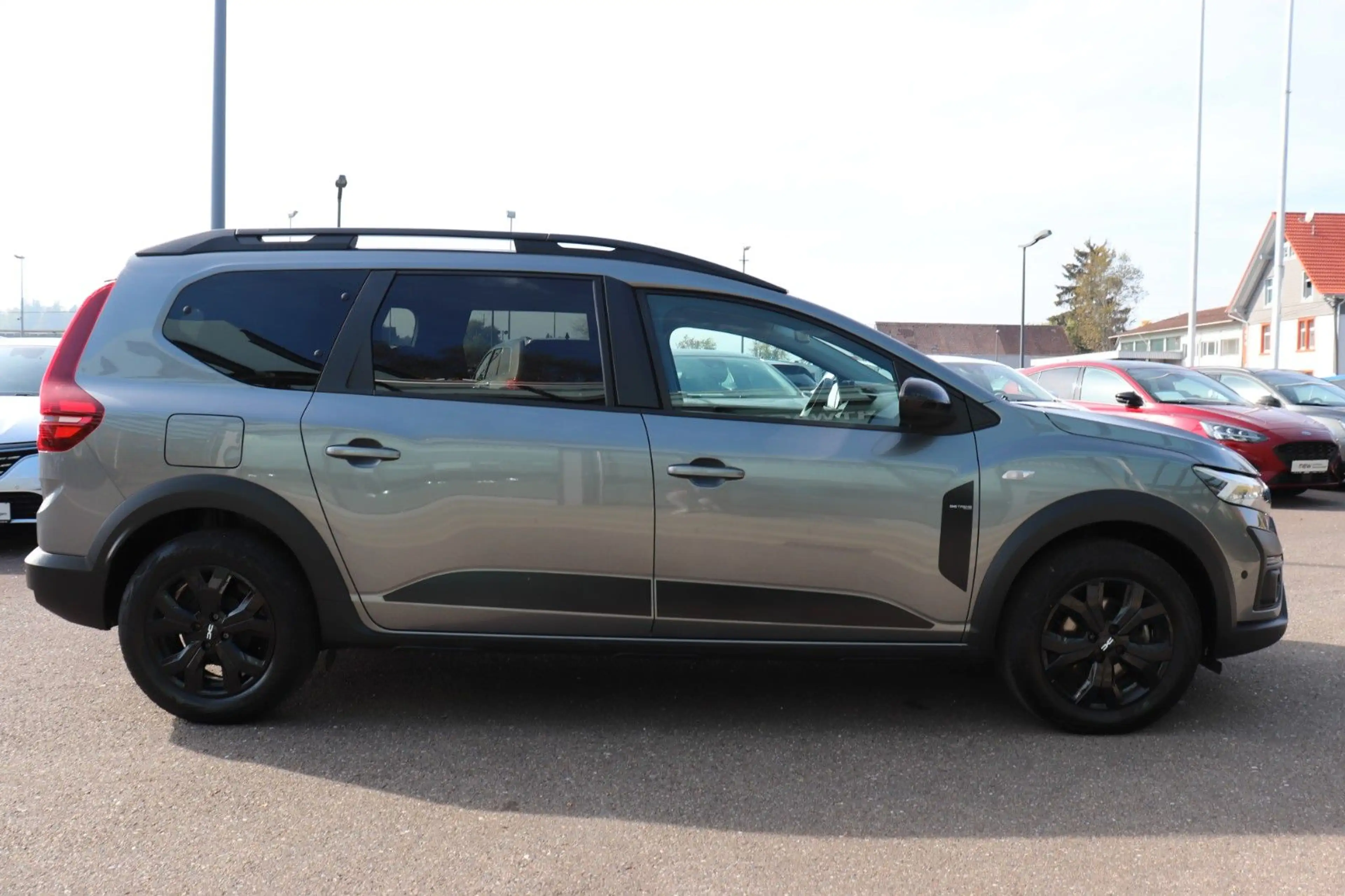 Dacia Jogger Extreme 1.6 Hybrid 140, 7-Sitzer, Komfort — photo 6
