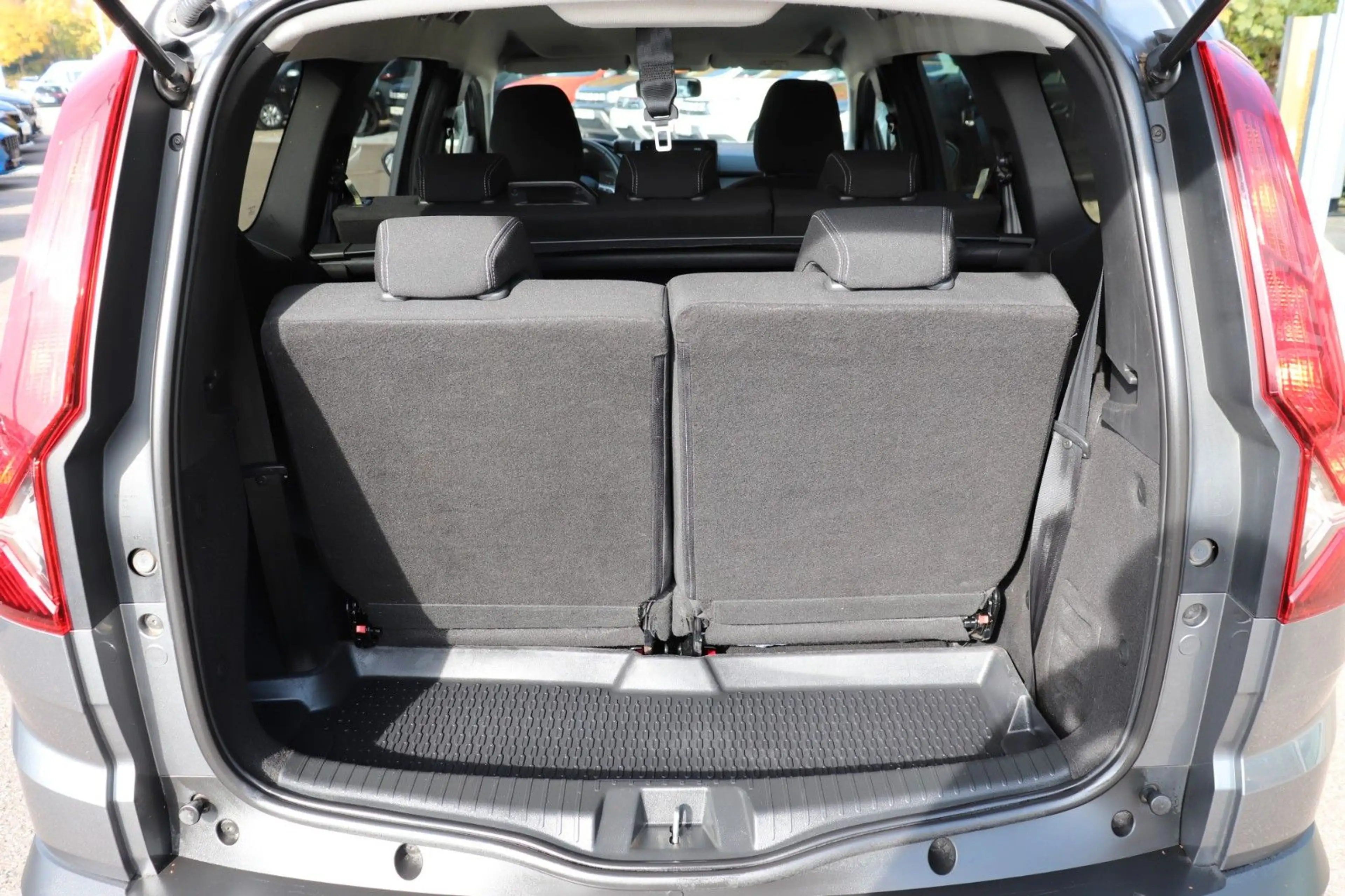 Dacia Jogger Extreme 1.6 Hybrid 140, 7-Sitzer, Komfort — photo 12