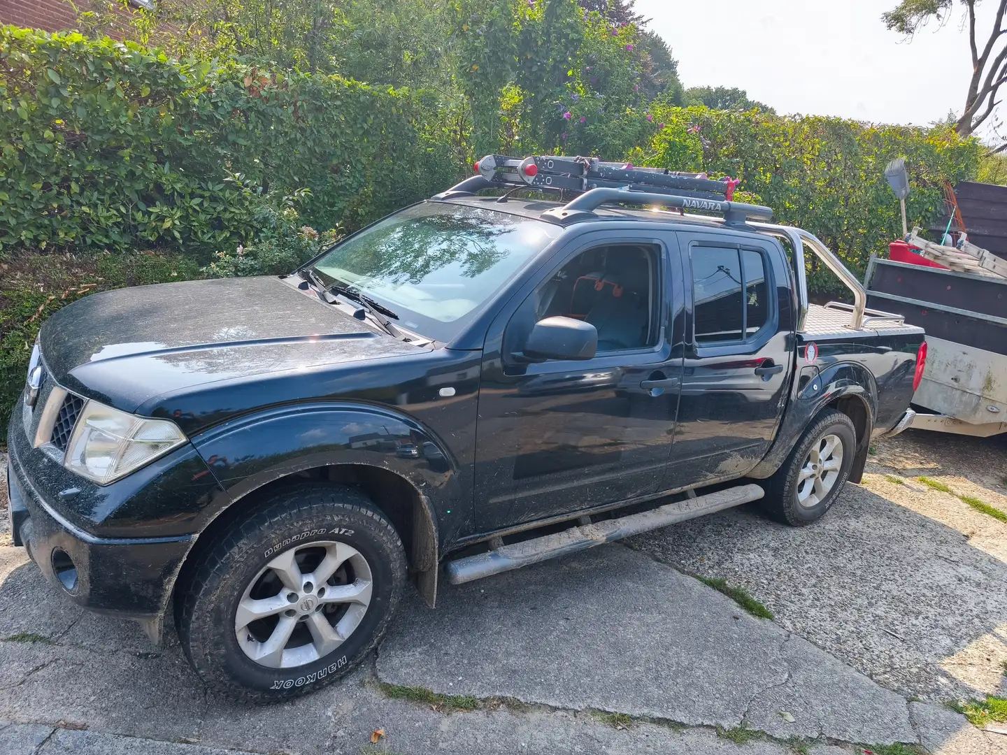 Nissan Navara 2.5 dCi 4x4 SE King Top Zwart - 2