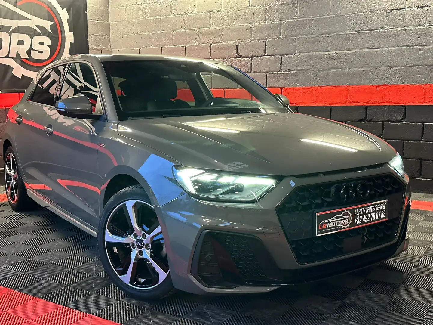 Audi A1 A1 Sportback 25 TFSI S line S tronic (EU6AP) Grijs - 1