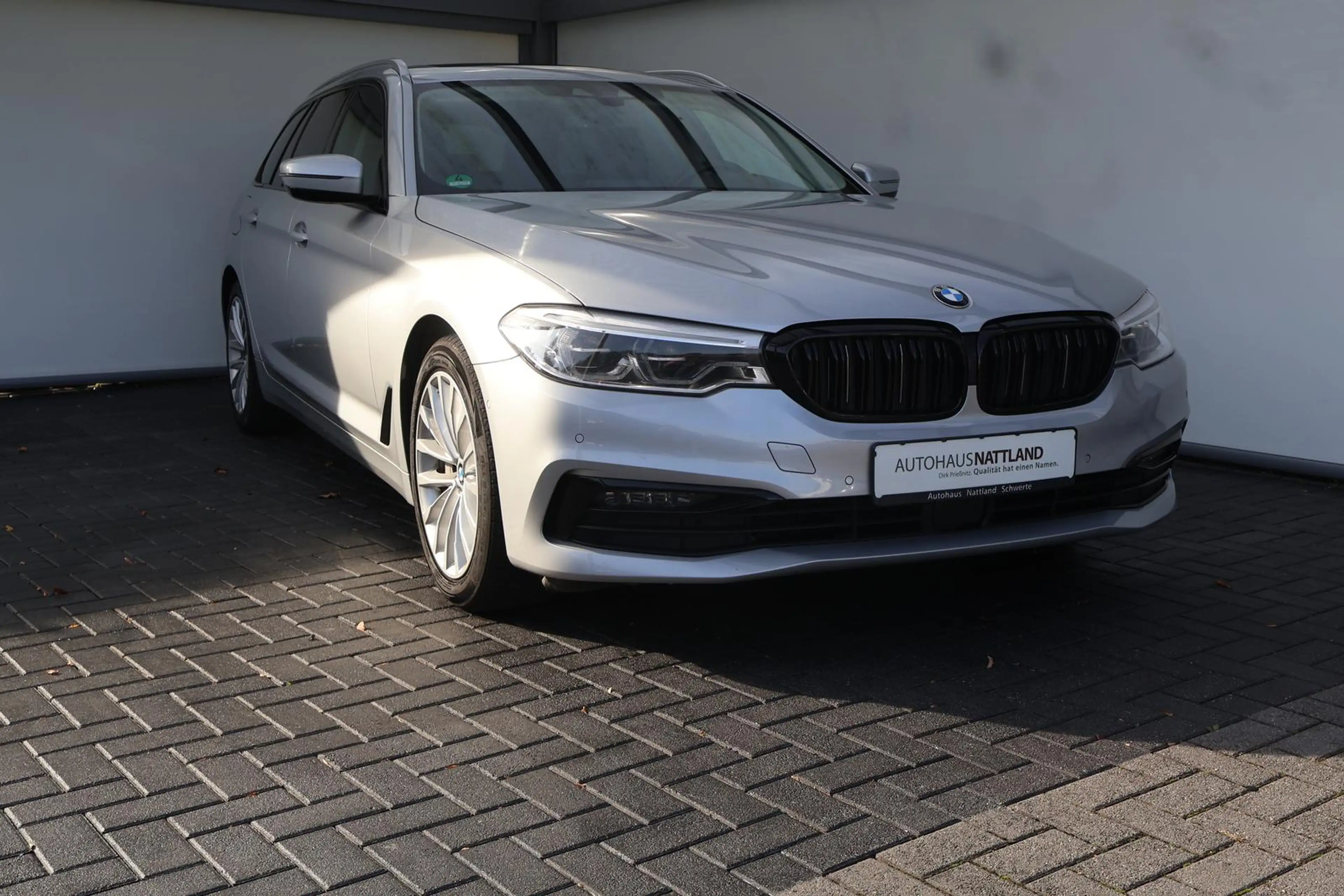 BMW 530 d Touring Luxury Line HuD Pano LED AHK Navi — photo 2