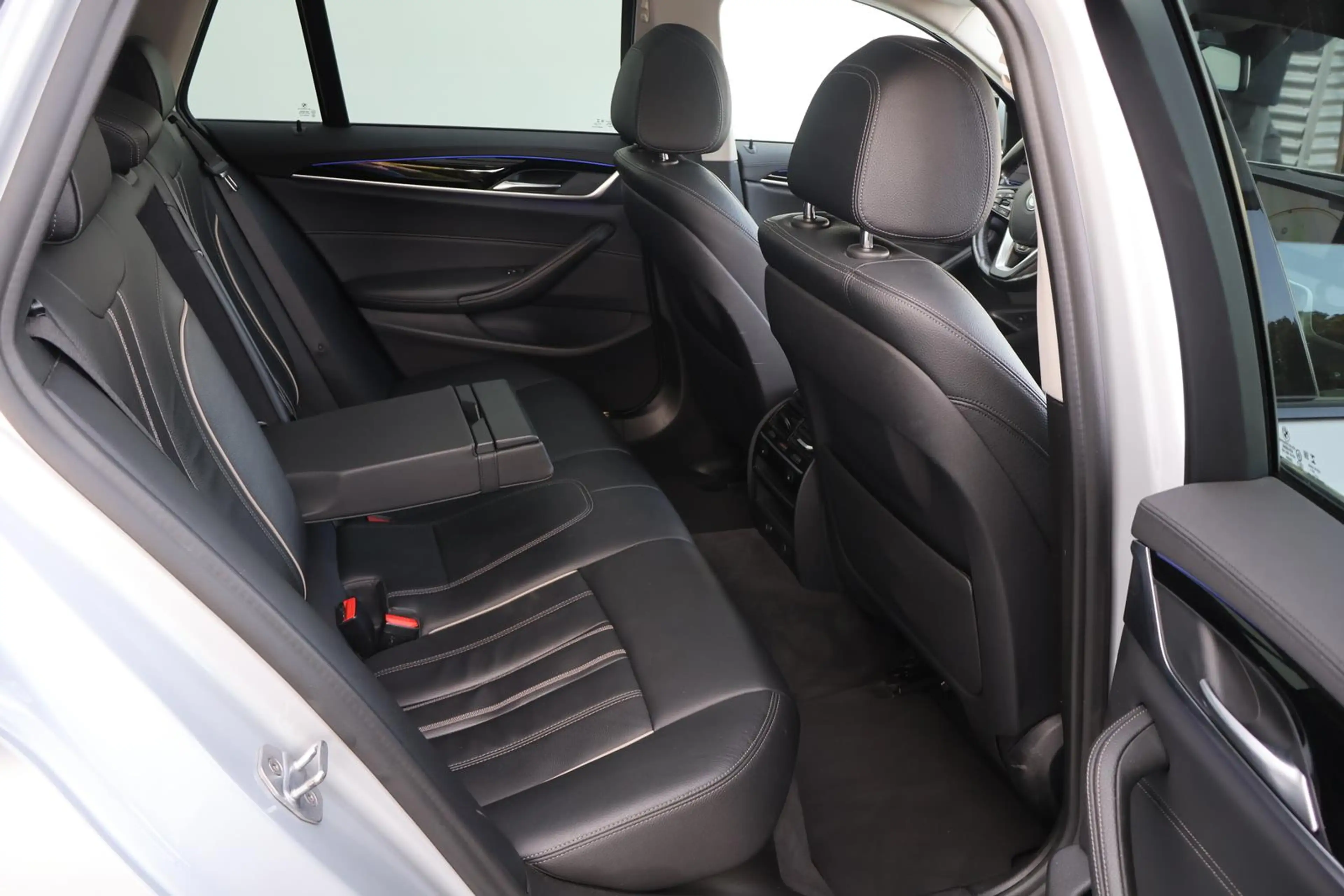 BMW 530 d Touring Luxury Line HuD Pano LED AHK Navi — photo 13