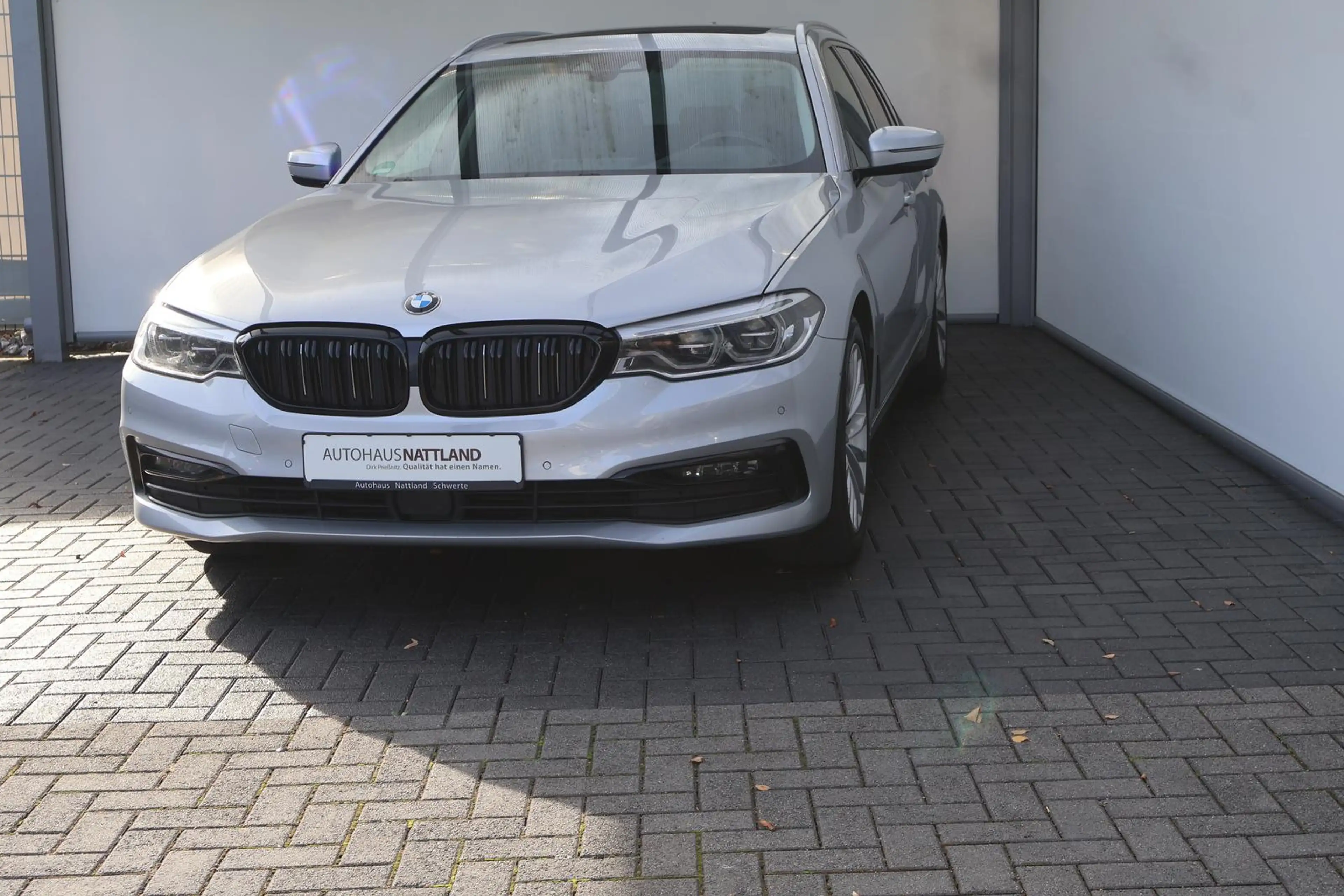 BMW 530 d Touring Luxury Line HuD Pano LED AHK Navi — photo 3