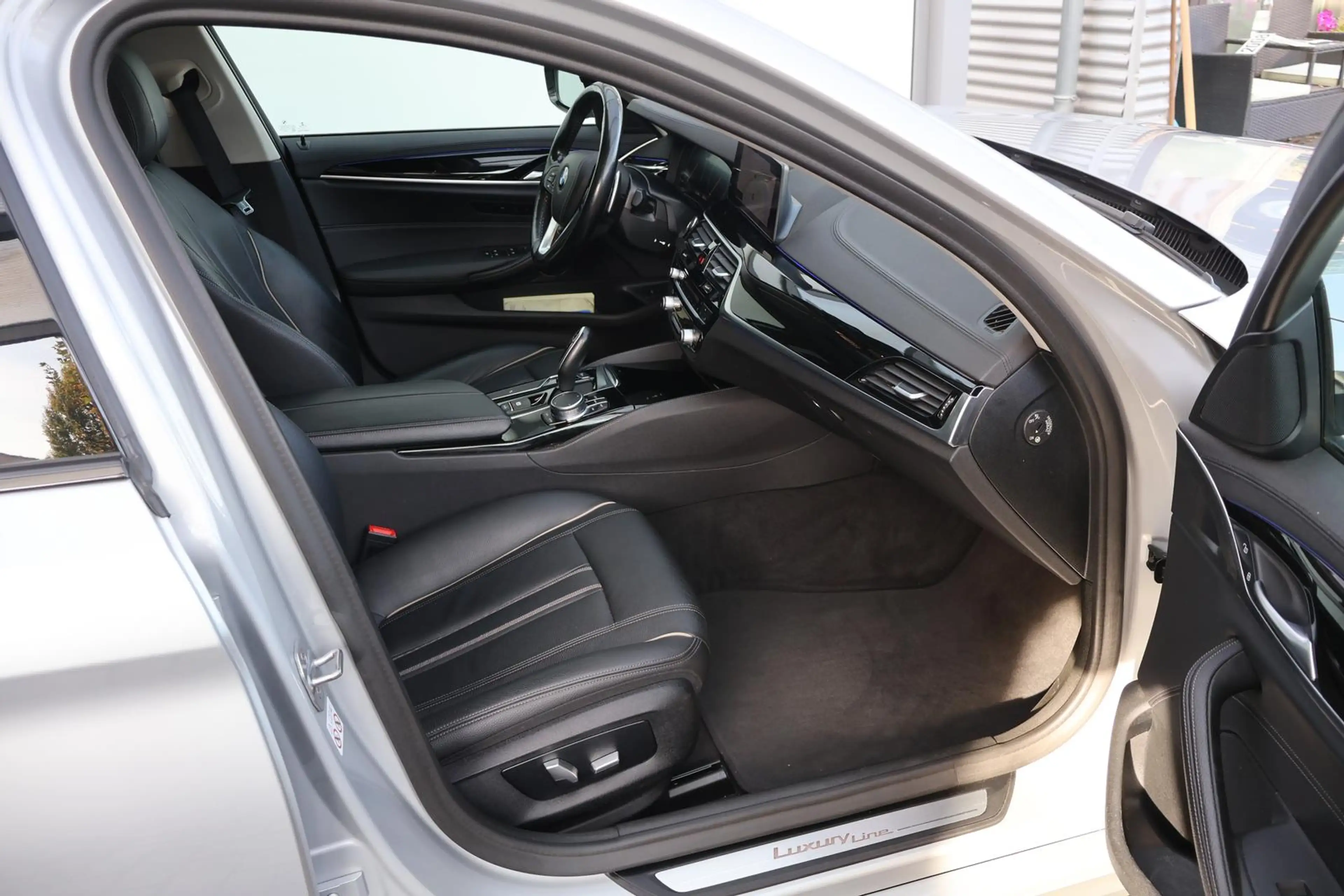 BMW 530 d Touring Luxury Line HuD Pano LED AHK Navi — photo 10