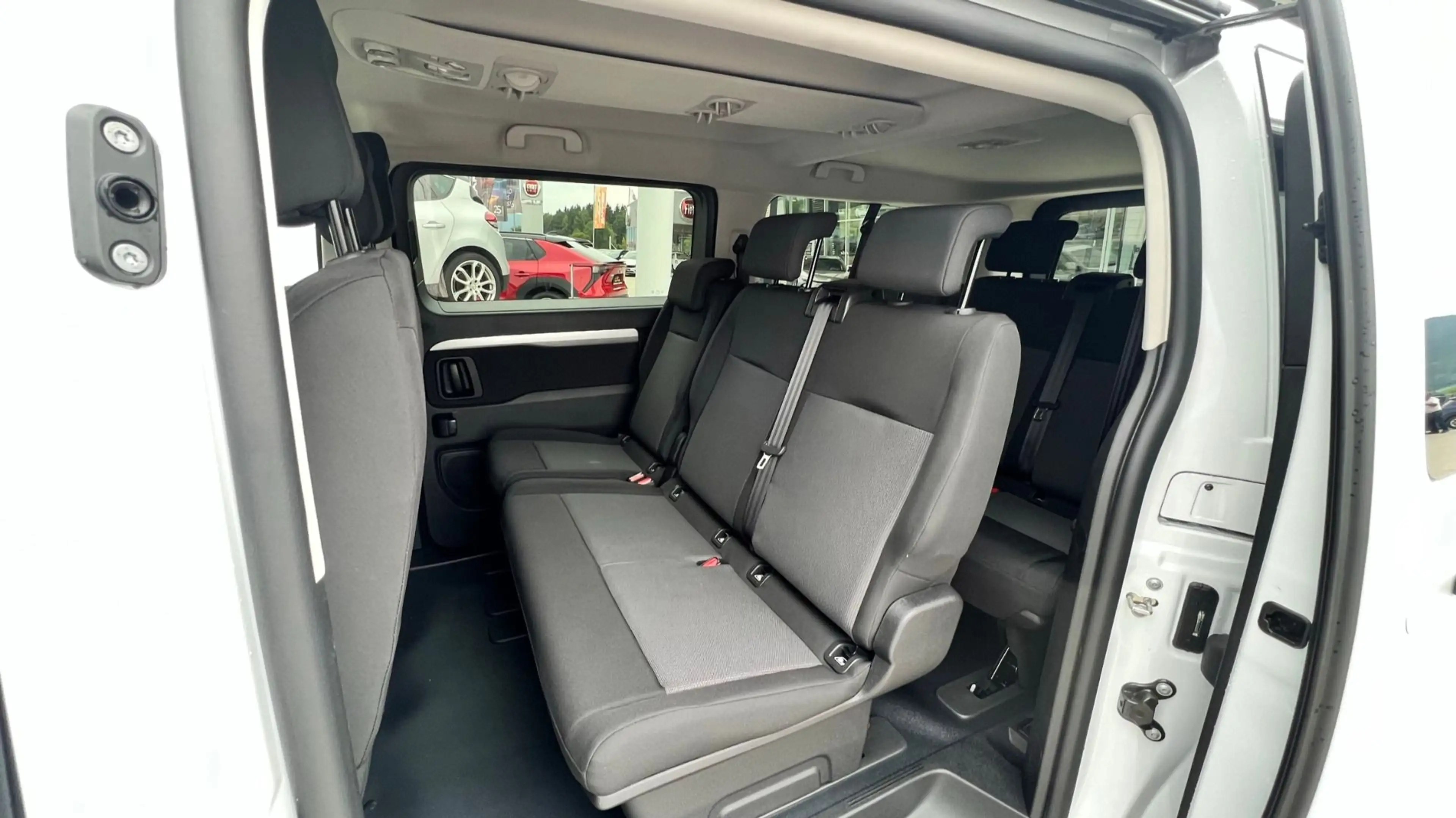 Toyota Proace Verso 2,0 D-4D 145 Lang Shuttle AHK vorhanden — photo 9