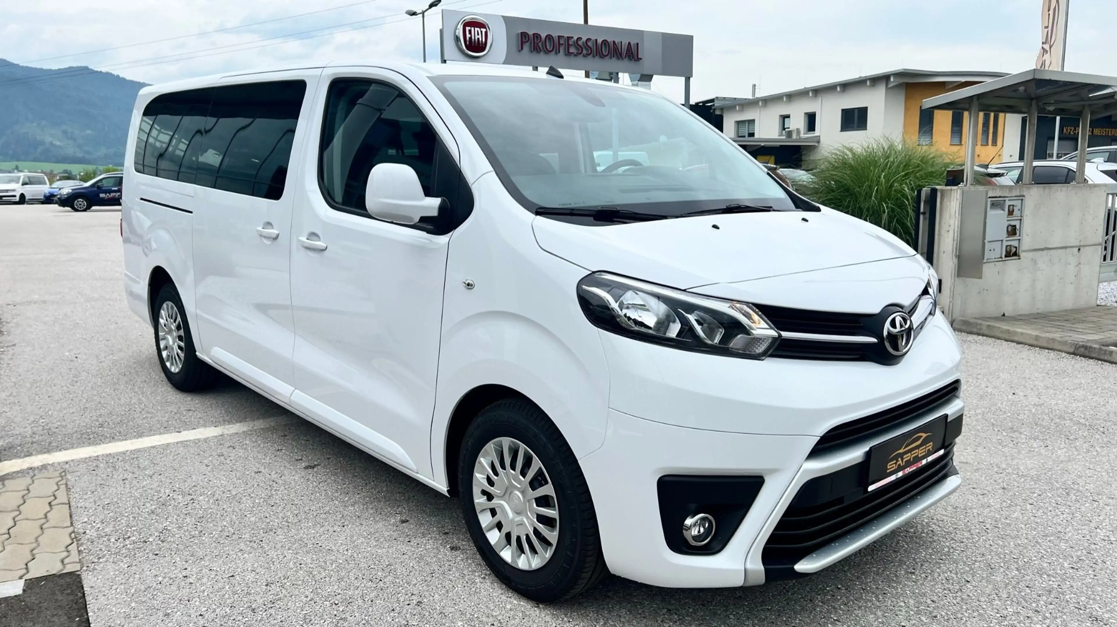 Toyota Proace Verso 2,0 D-4D 145 Lang Shuttle AHK vorhanden — photo 4