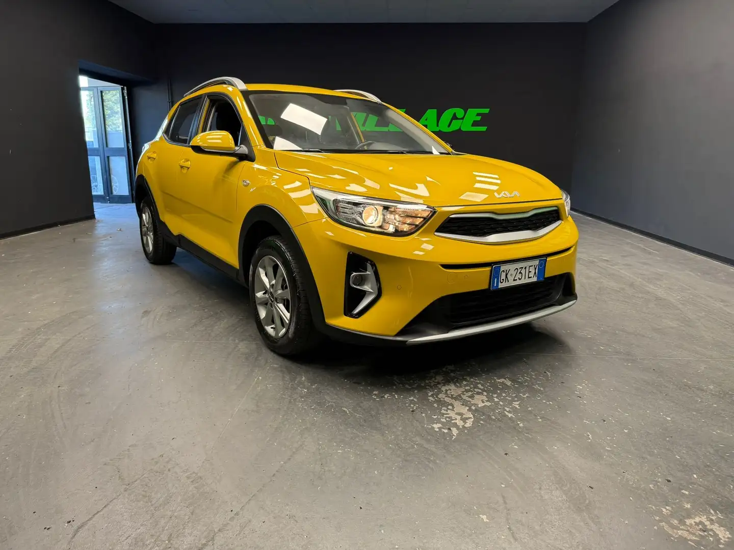 Kia Stonic Stonic 1.2 dpi Urban 84cv Galben - 1