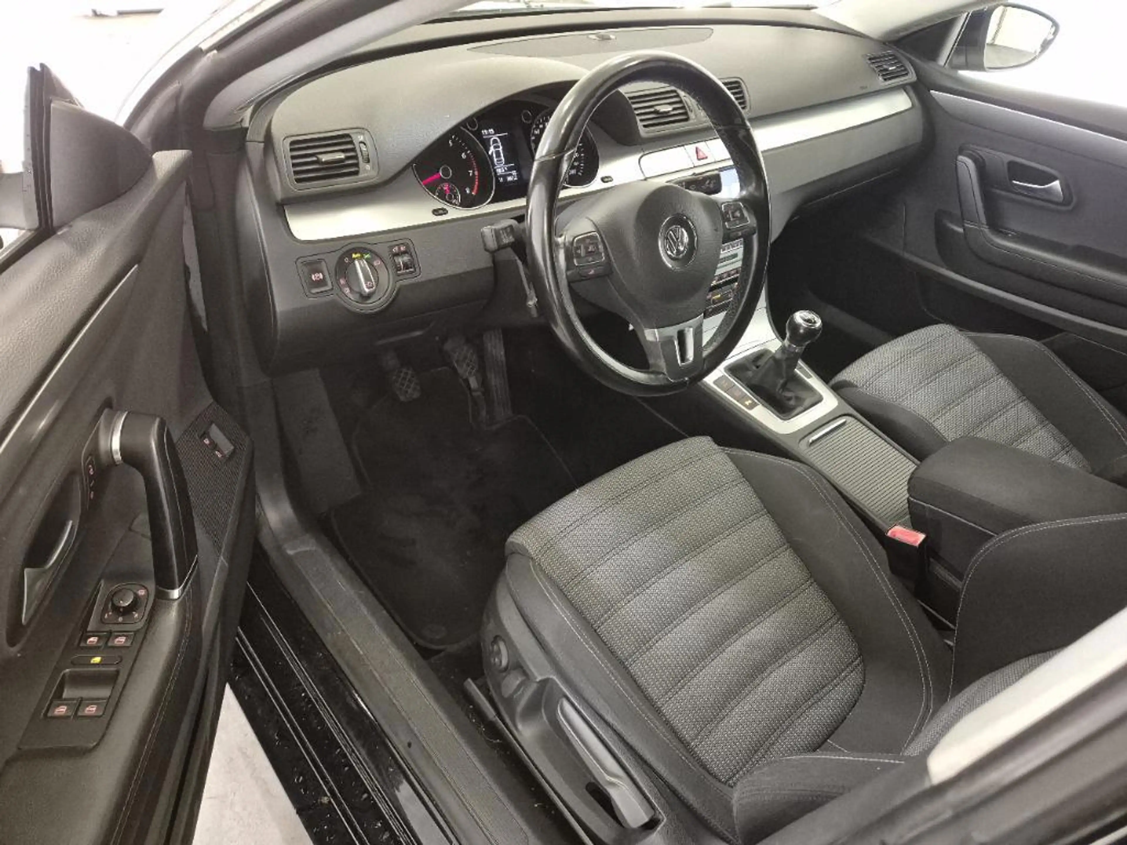 Volkswagen Passat CC 1.8 TSI 4p. — photo 9