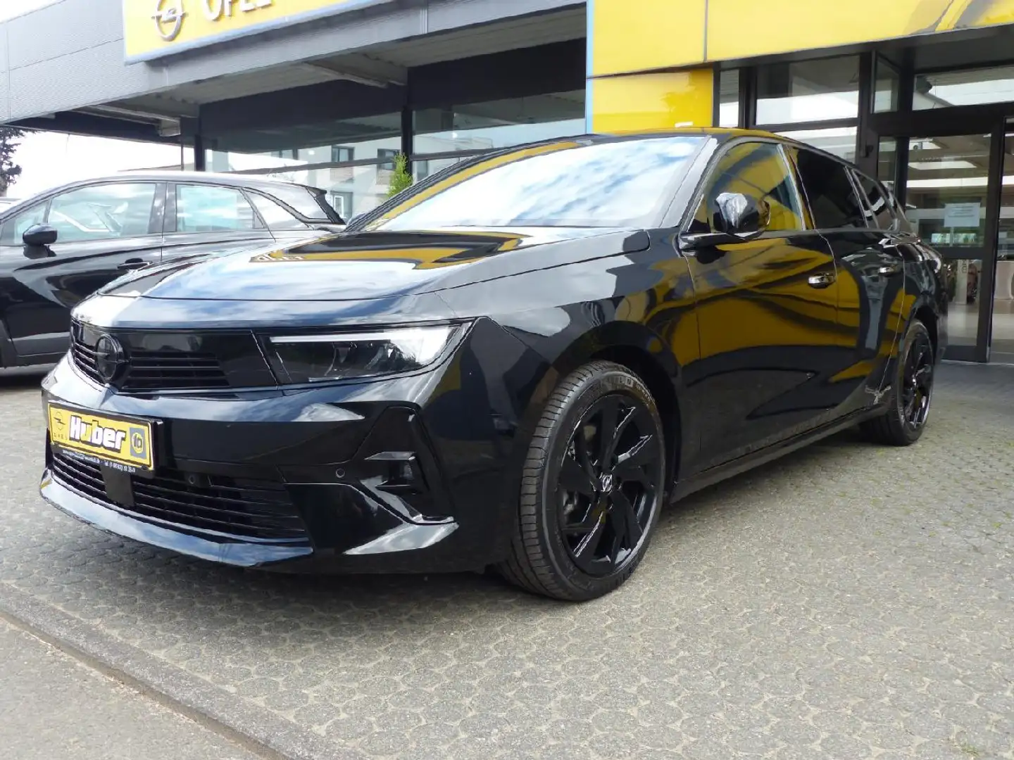 Opel Astra GS Schwarz - 2