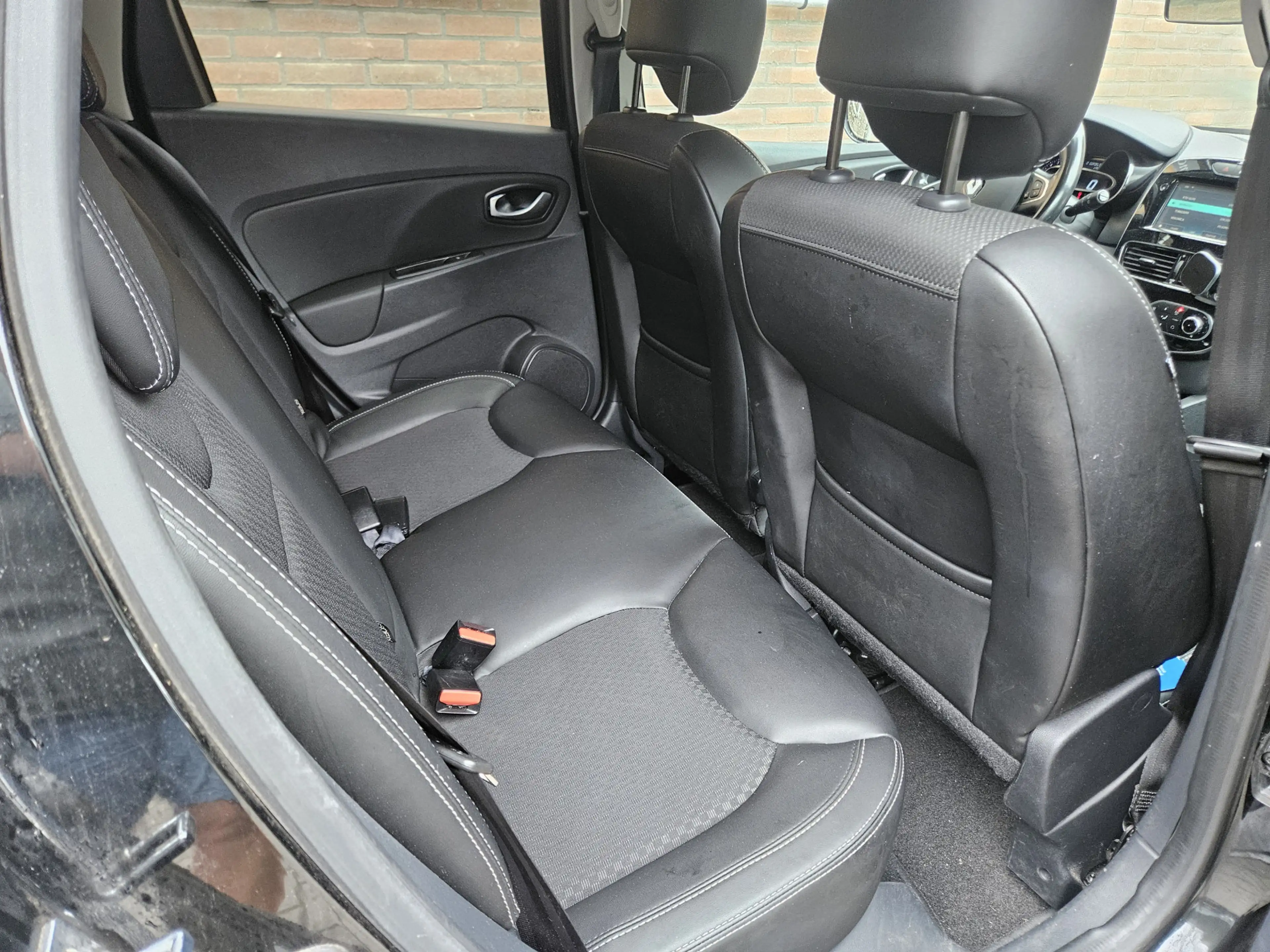 Renault Clio Estate 0.9 TCe Intens — photo 37