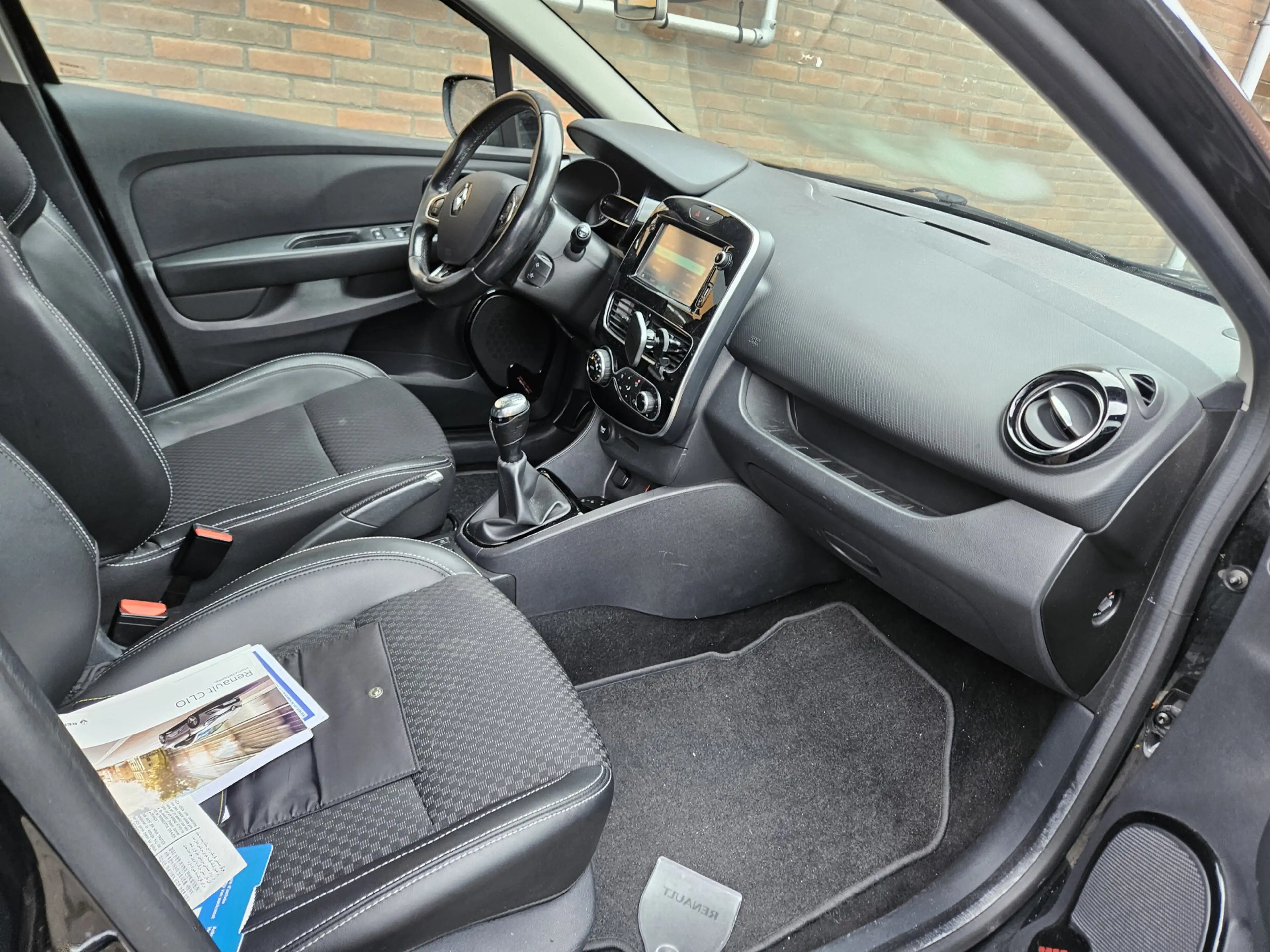 Renault Clio Estate 0.9 TCe Intens — photo 36