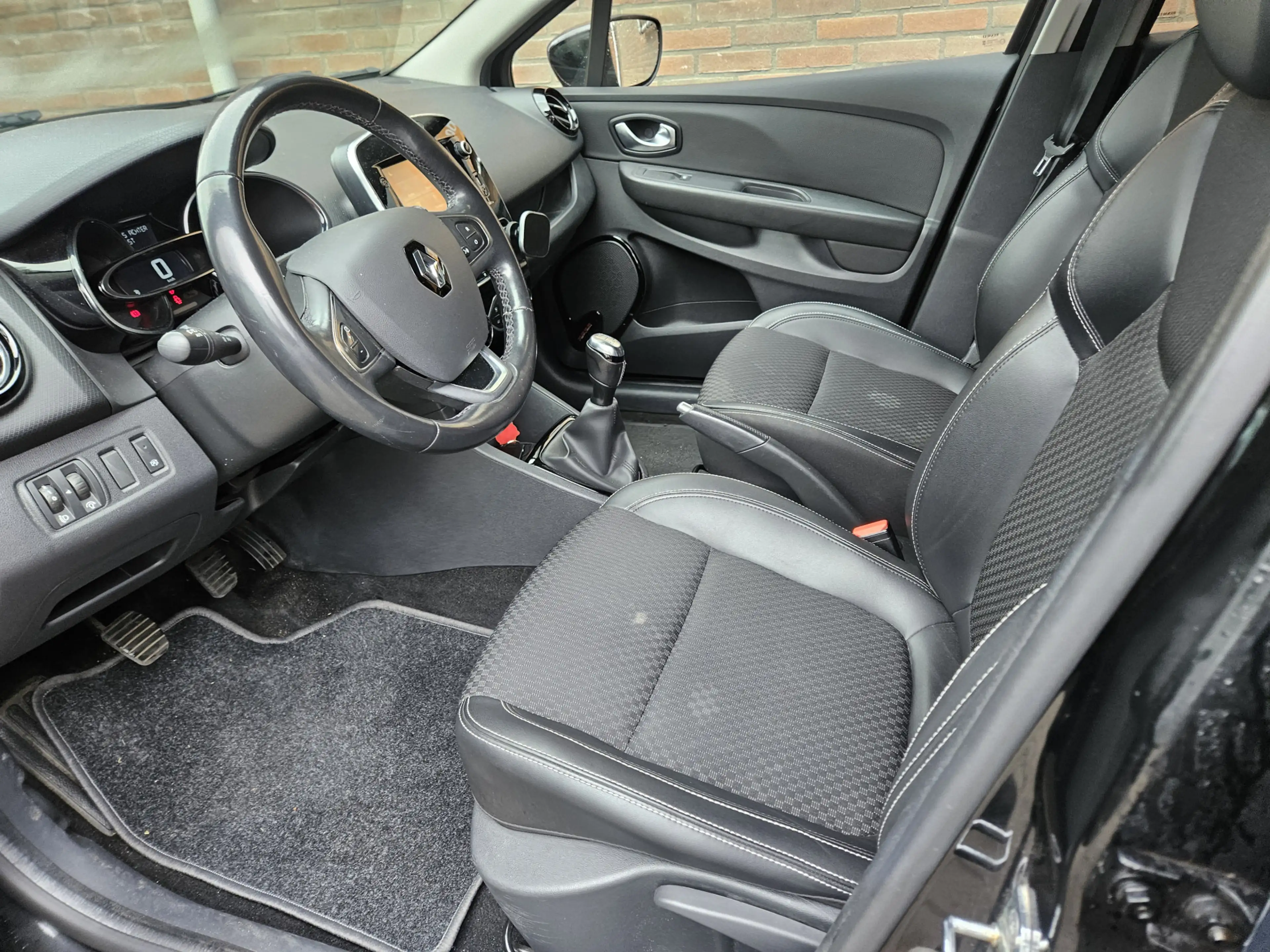 Renault Clio Estate 0.9 TCe Intens — photo 8