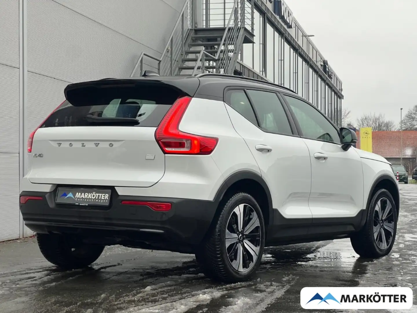Volvo XC40 Plus Recharge Pure 2WD AHK/CAM/StandHZG Weiß - 2