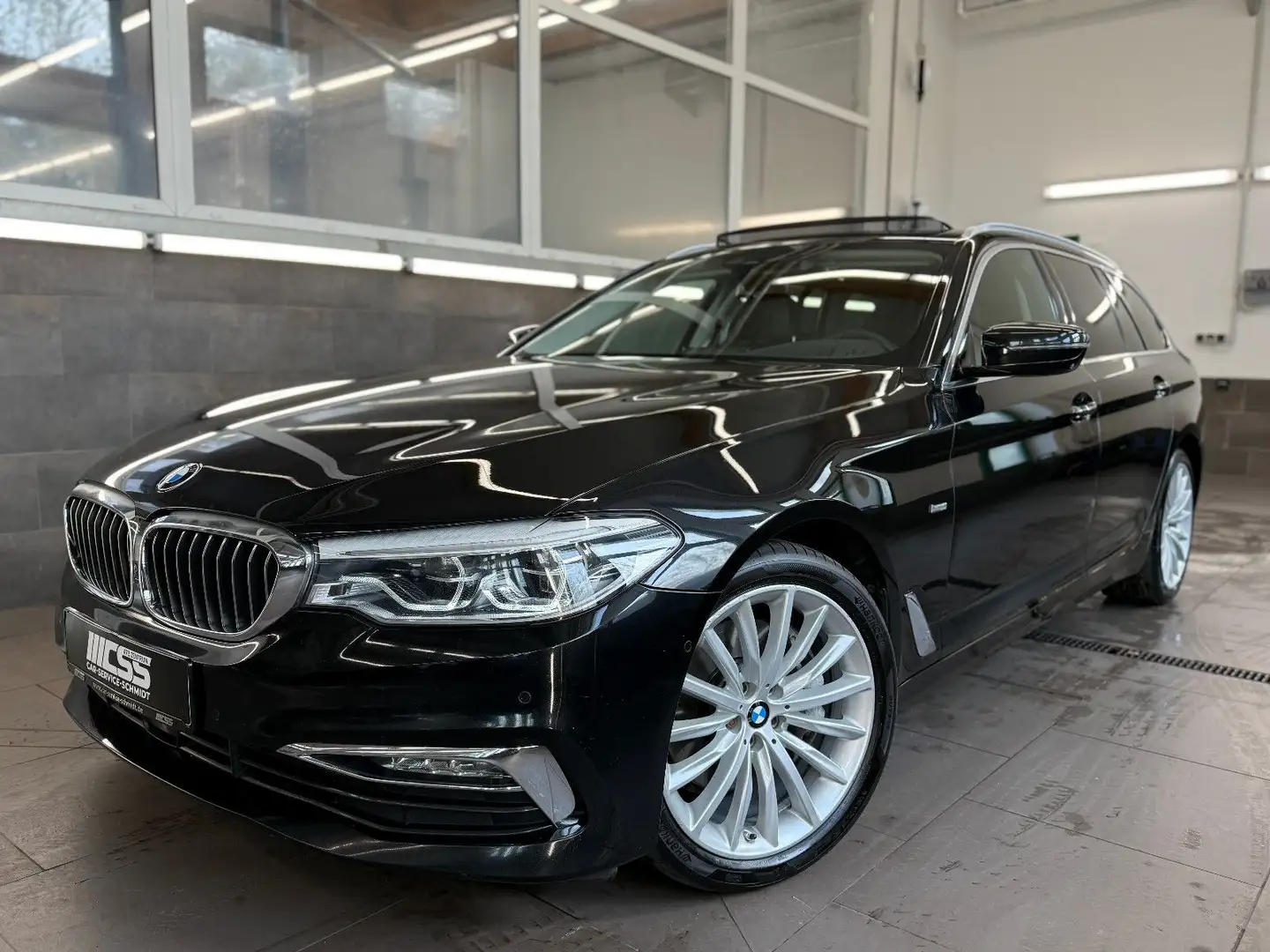 BMW 540 xD Luxury Standhzg HUD PANO AHK SOFTCLOSE H&K Schwarz - 1