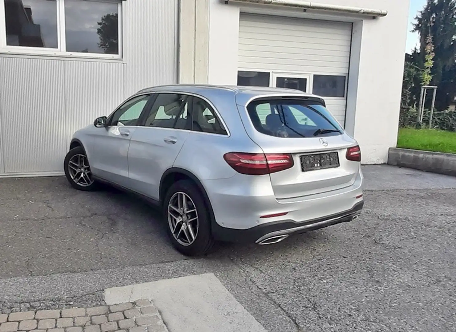 Mercedes-Benz GLC 250 d 4MATIC Aut. * AMG-Line * Silber - 2