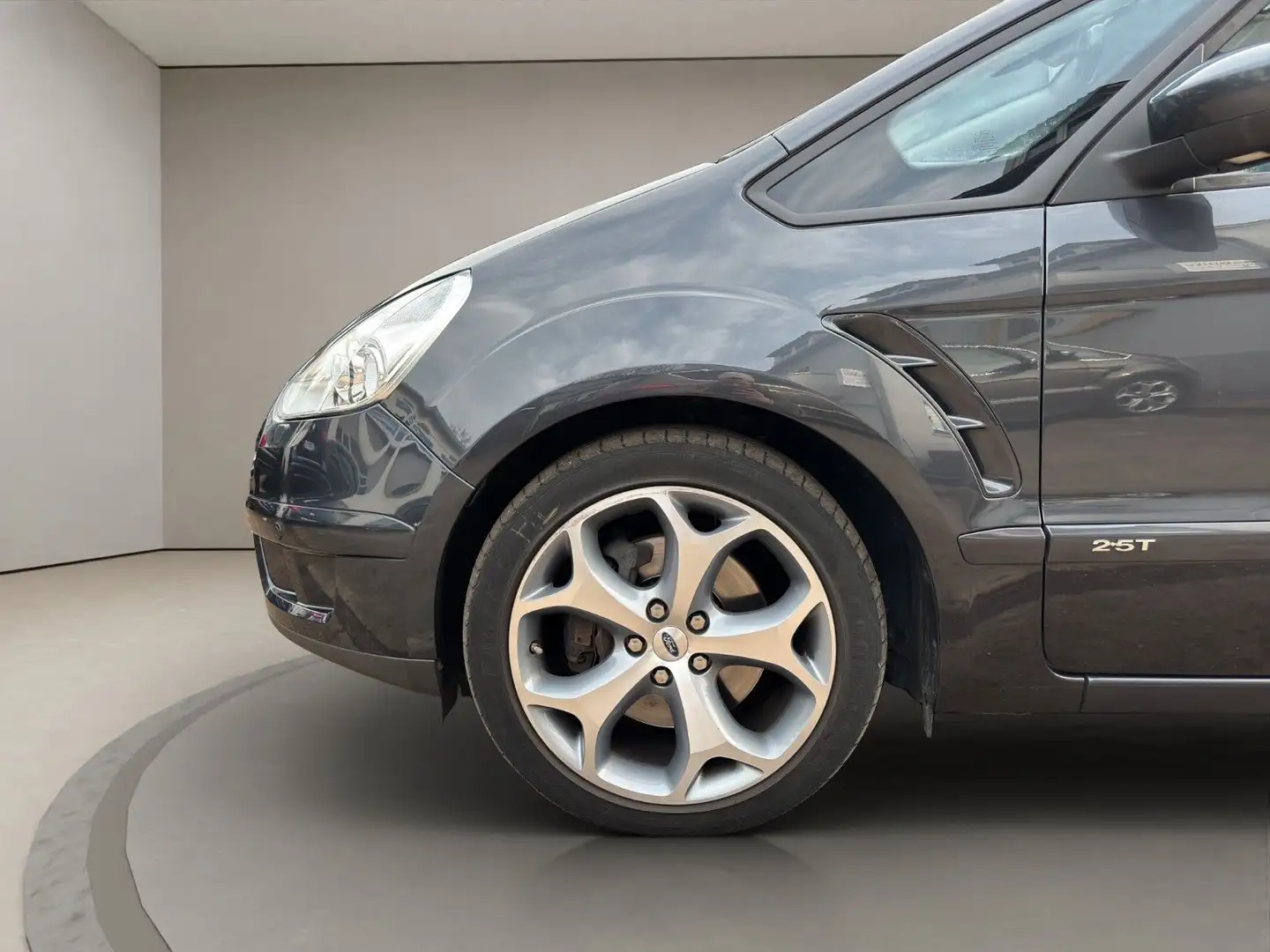 Ford S-Max S-MAX Titanium 2.5 SHZ PDC Navi Xenon AHK Grijs - 2