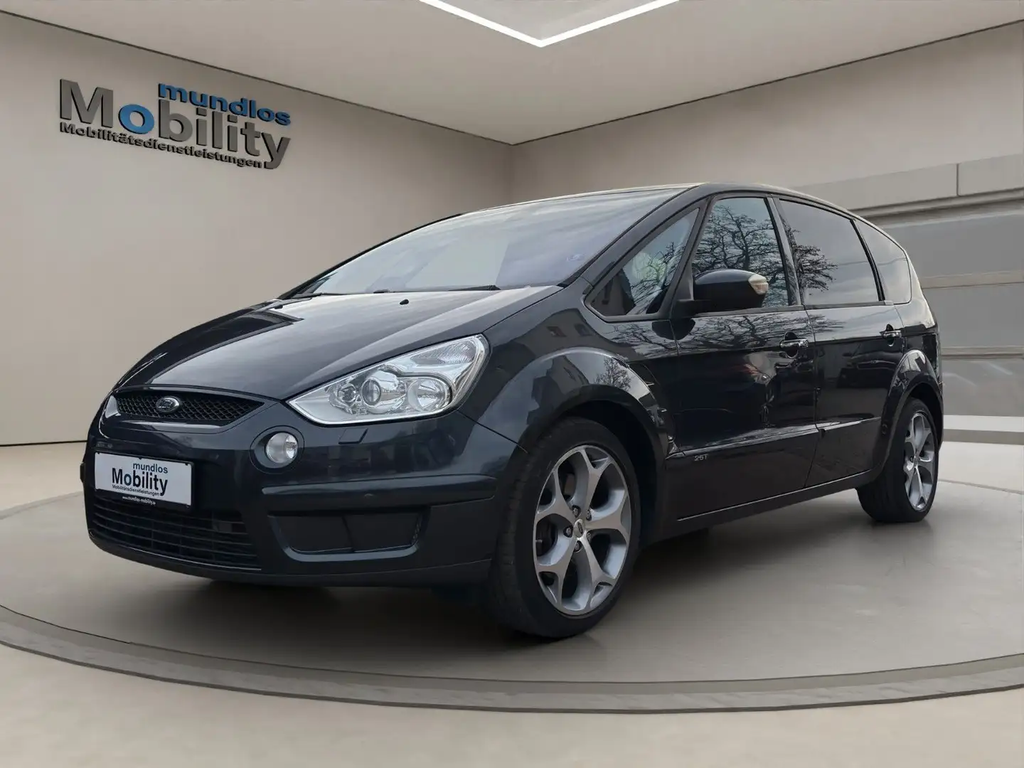 Ford S-Max S-MAX Titanium 2.5 SHZ PDC Navi Xenon AHK Grijs - 1