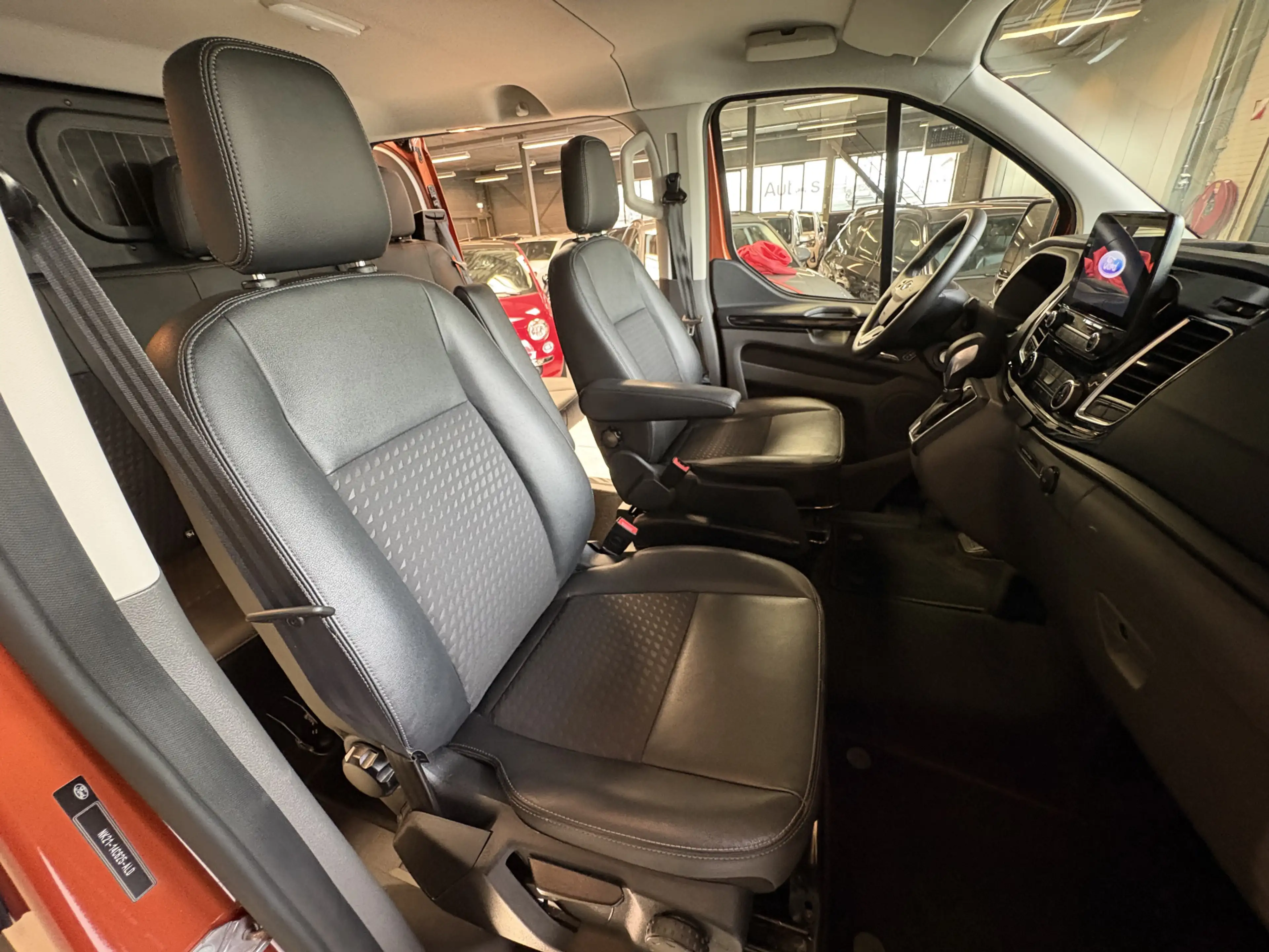 Ford Transit Custom 320 2.0 TDCI L1H1 Sport DC Camera, Cruise, PDC — photo 27