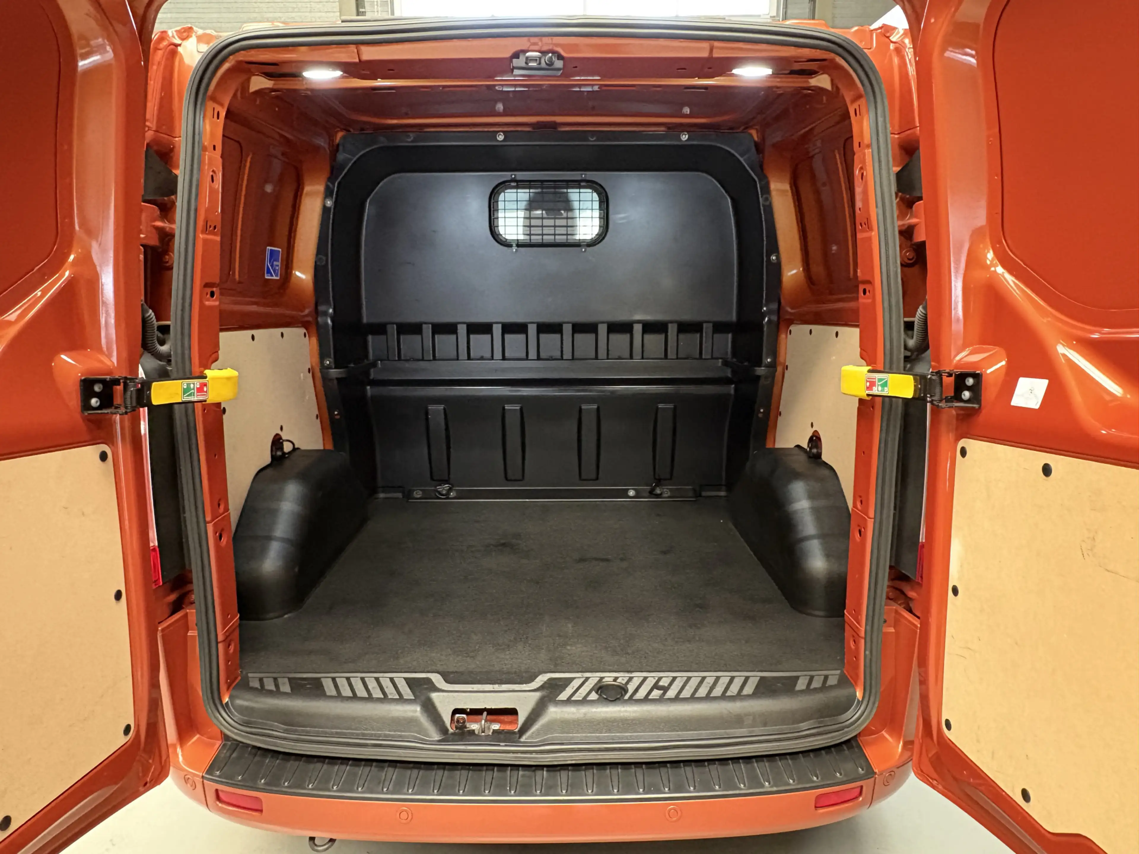 Ford Transit Custom 320 2.0 TDCI L1H1 Sport DC Camera, Cruise, PDC — photo 16