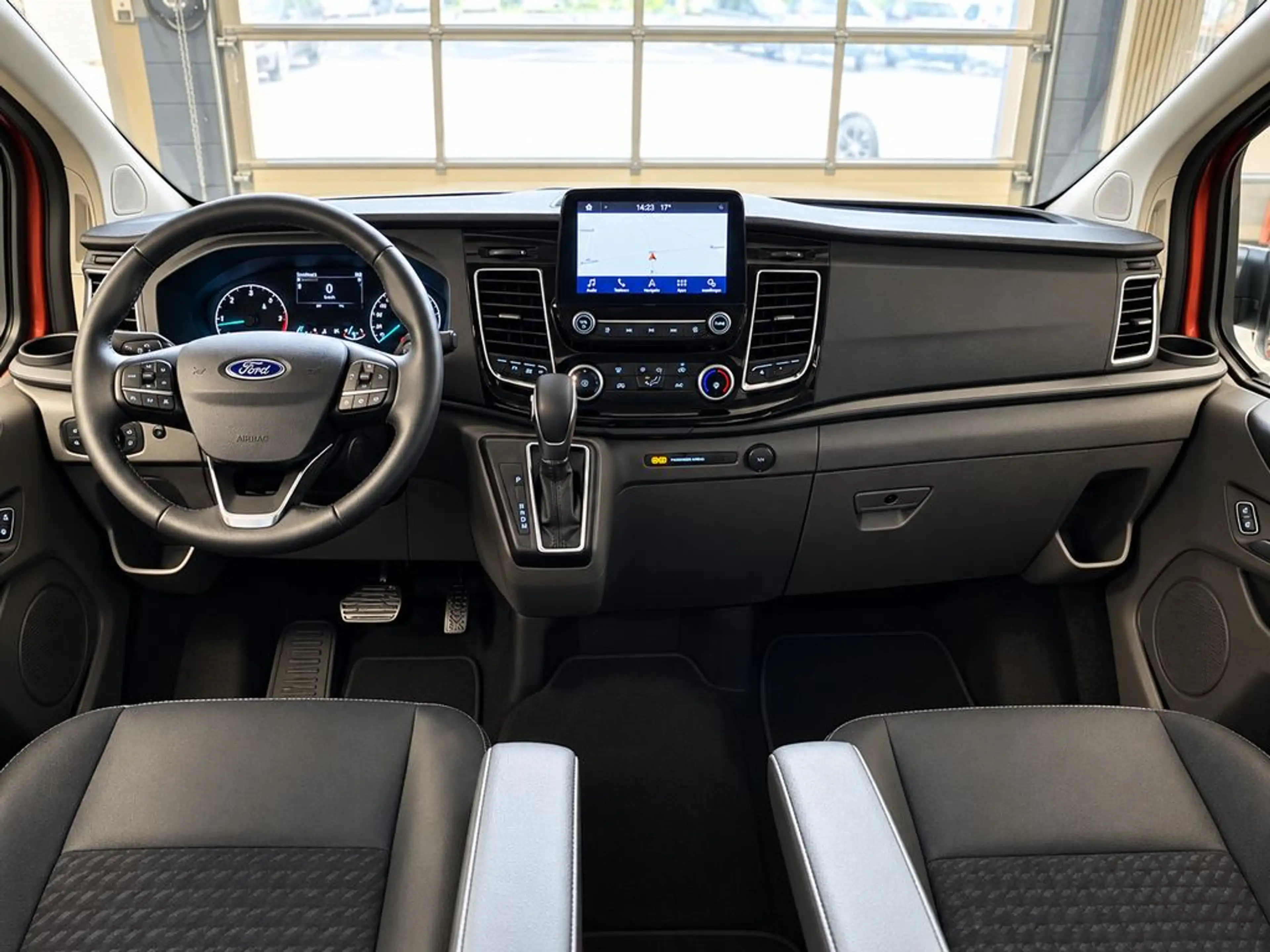 Ford Transit Custom 320 2.0 TDCI L1H1 Sport DC Camera, Cruise, PDC — photo 3