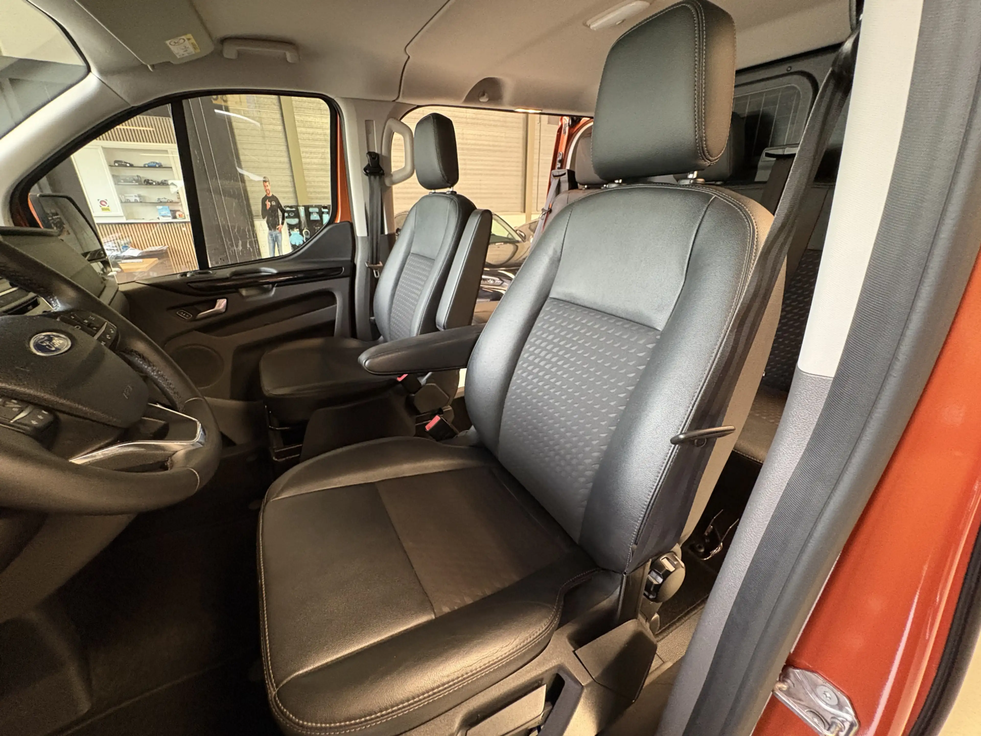 Ford Transit Custom 320 2.0 TDCI L1H1 Sport DC Camera, Cruise, PDC — photo 4