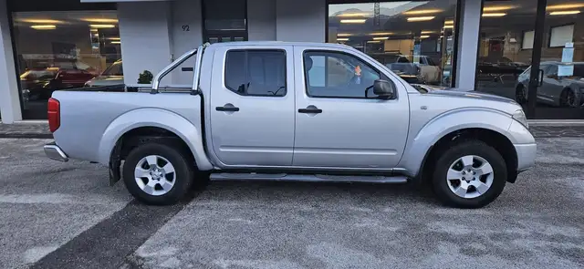 Nissan Navara Navara d.cab 2.5 dci SE 174cv