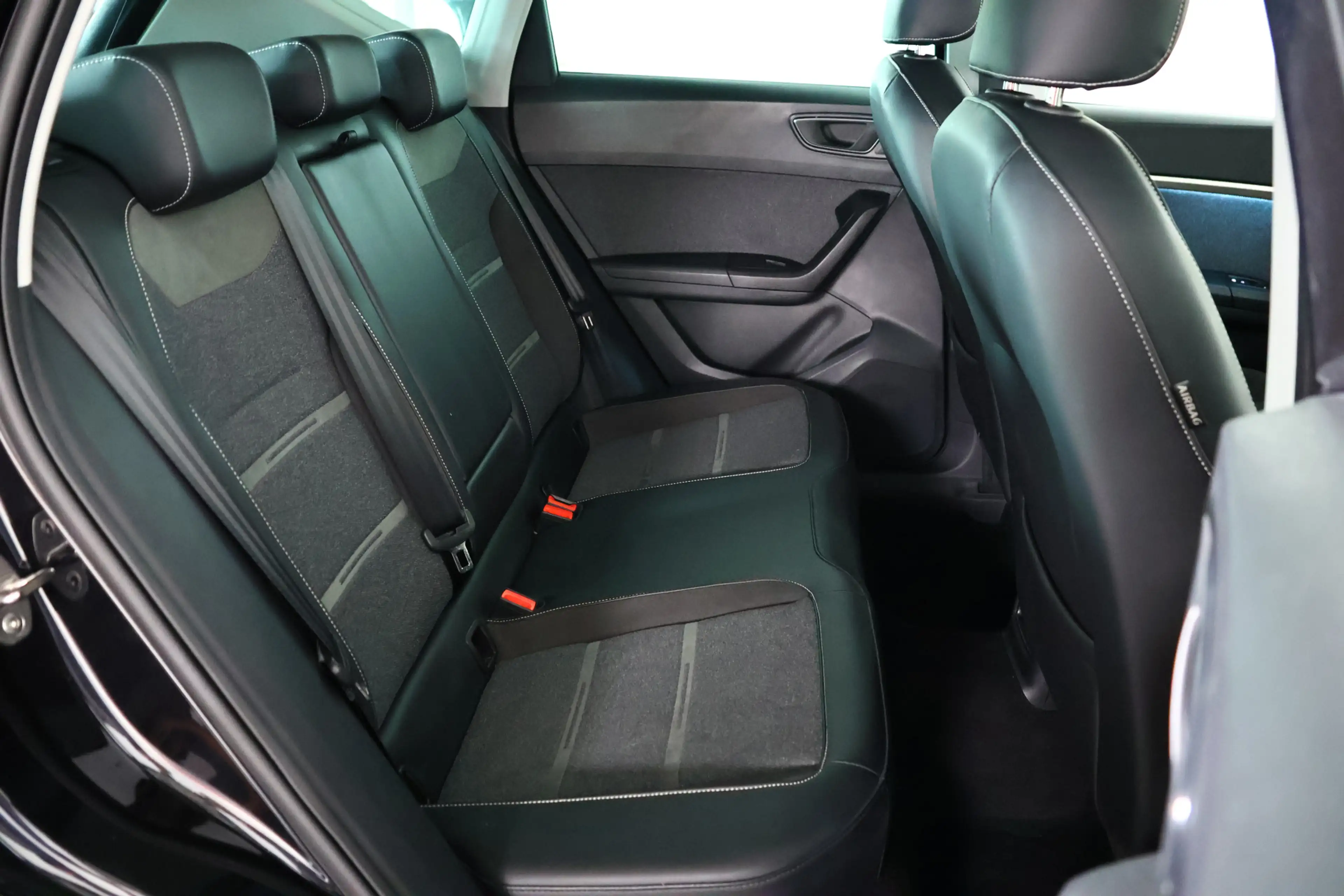 SEAT Ateca 1.5 TSI Xperience / LED / DSG / CarPlay / Cam — photo 14