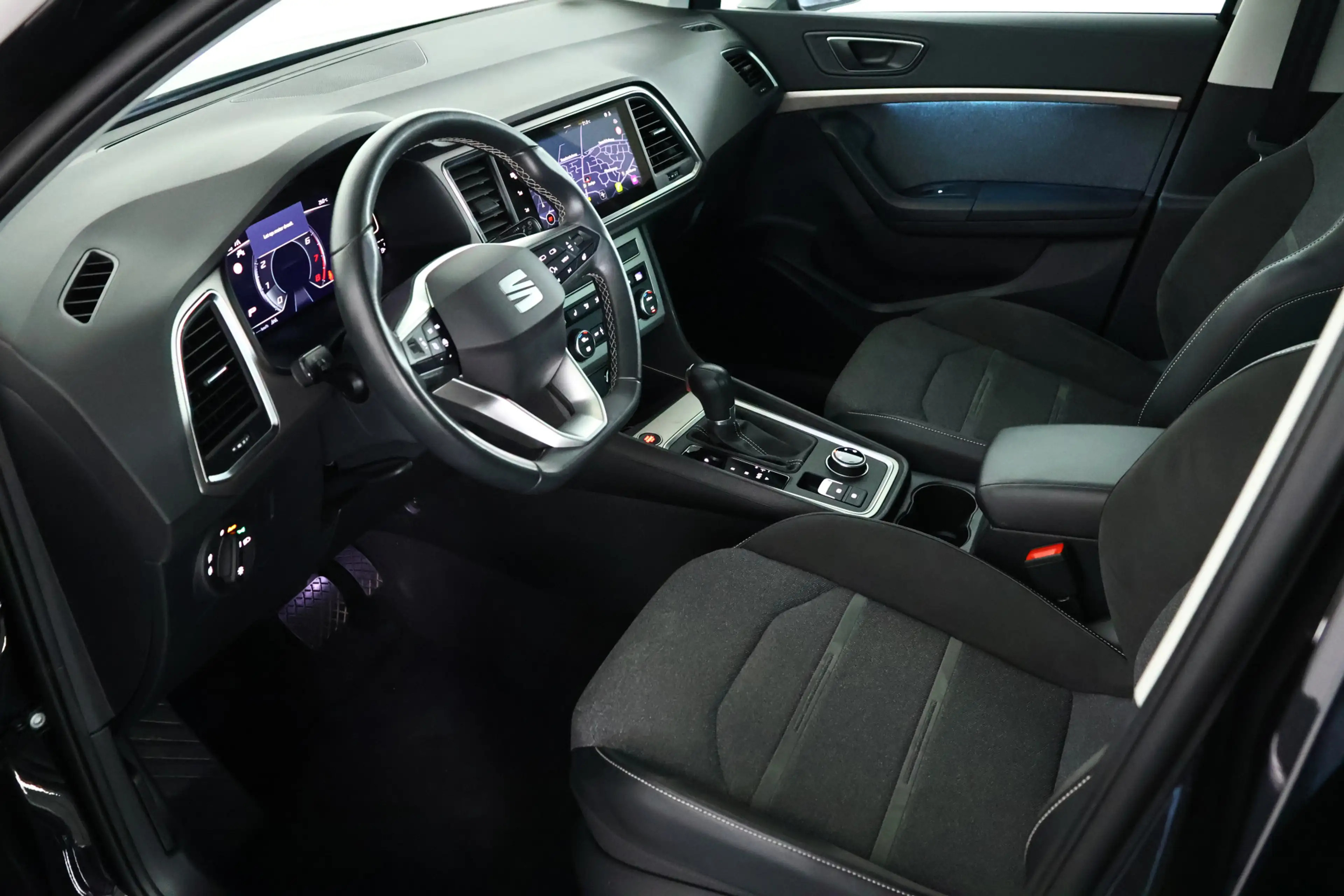 SEAT Ateca 1.5 TSI Xperience / LED / DSG / CarPlay / Cam — photo 12