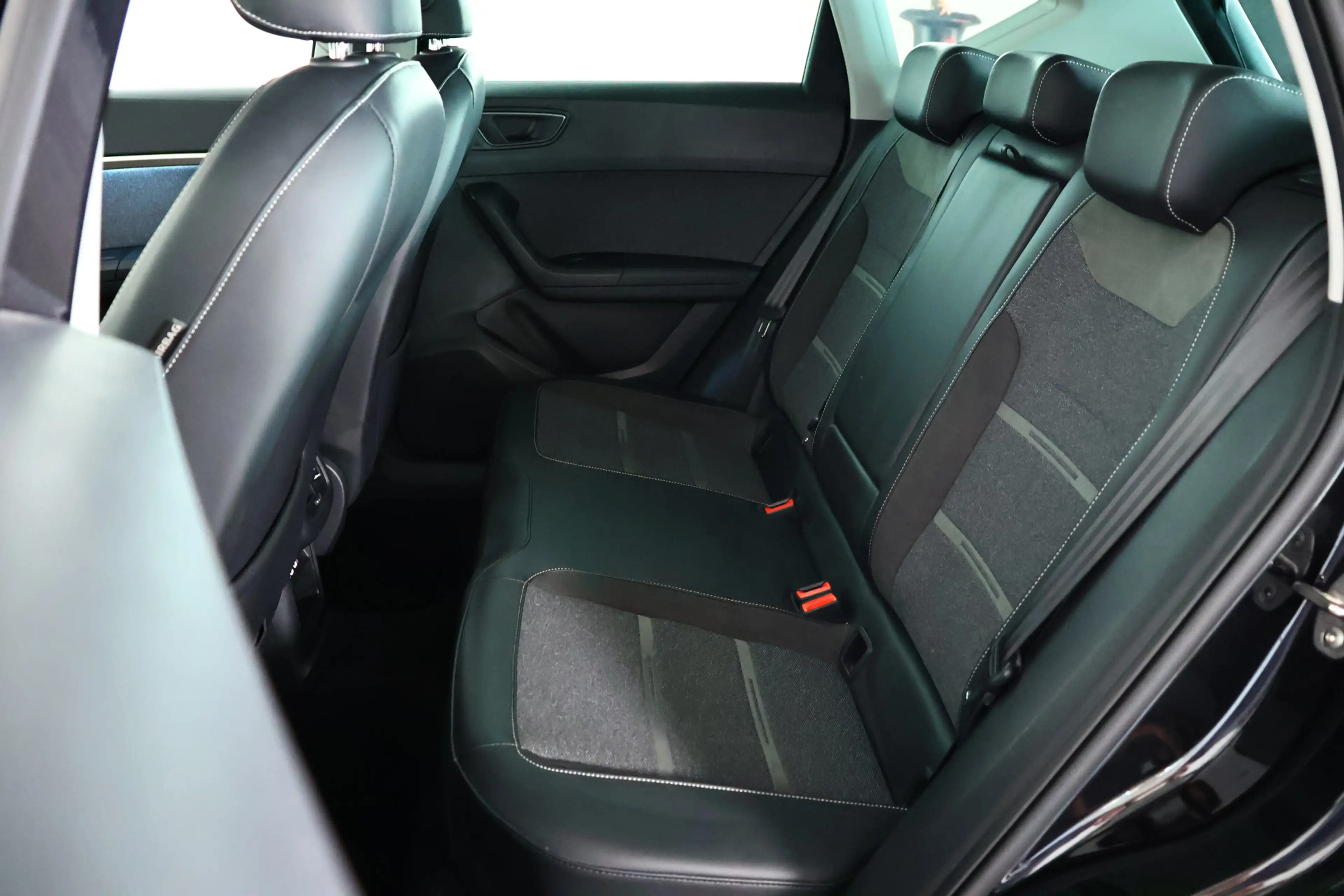 SEAT Ateca 1.5 TSI Xperience / LED / DSG / CarPlay / Cam — photo 13