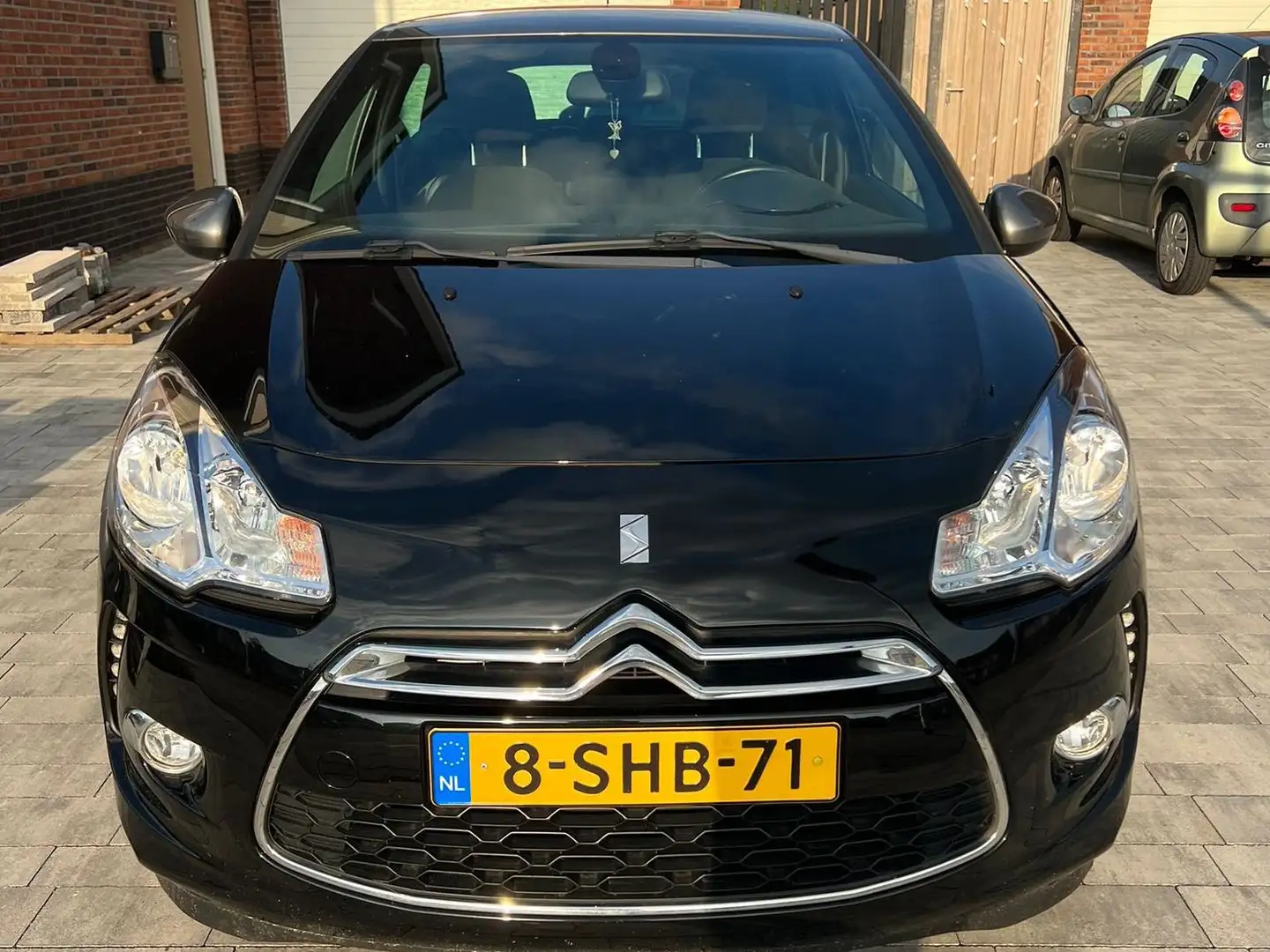 Citroen DS3 DS3 1.2 VTi So Chic Zwart - 1