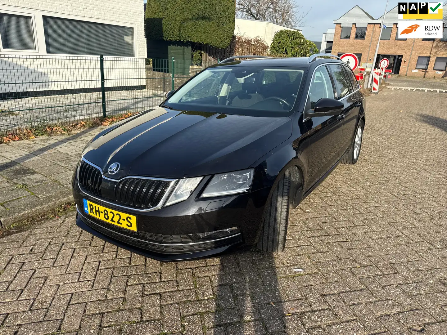 Skoda Octavia Combi 1.0 TSI Greentech Style Business Schwarz - 1