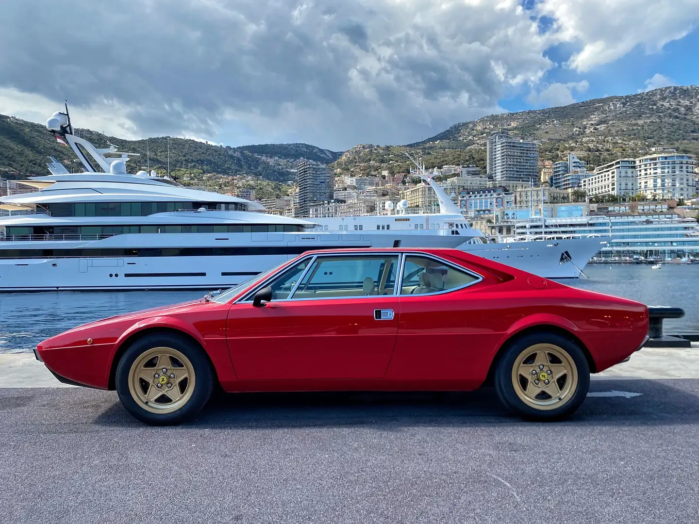 Ferrari Dino GT4 308 crvena - 1