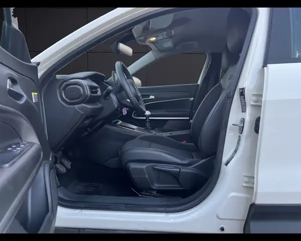 Jeep Avenger view 9