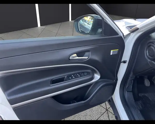 Jeep Avenger view 15
