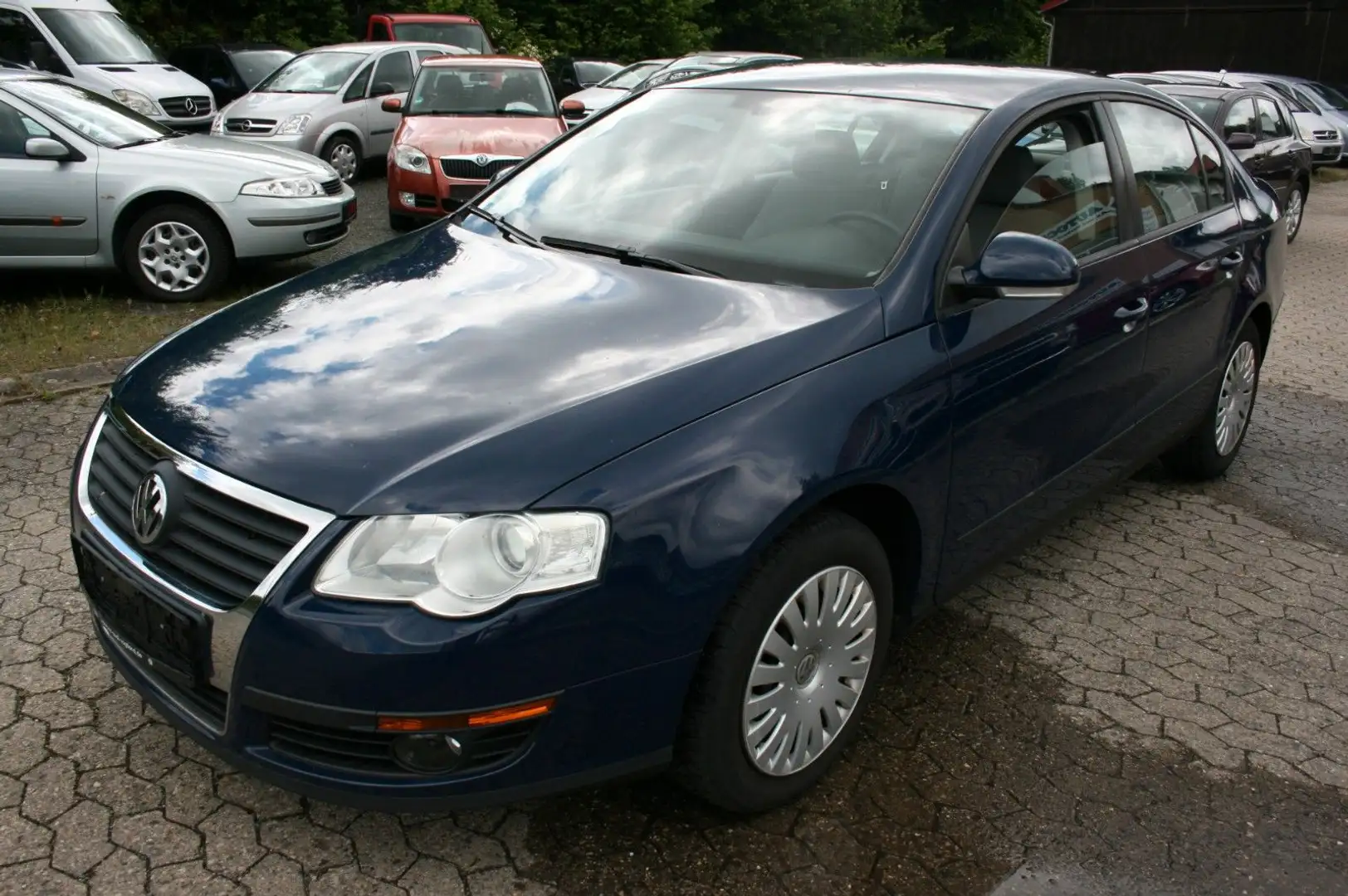 Volkswagen Passat Lim. 1.6 "Klima+Sitzh." Azul - 2
