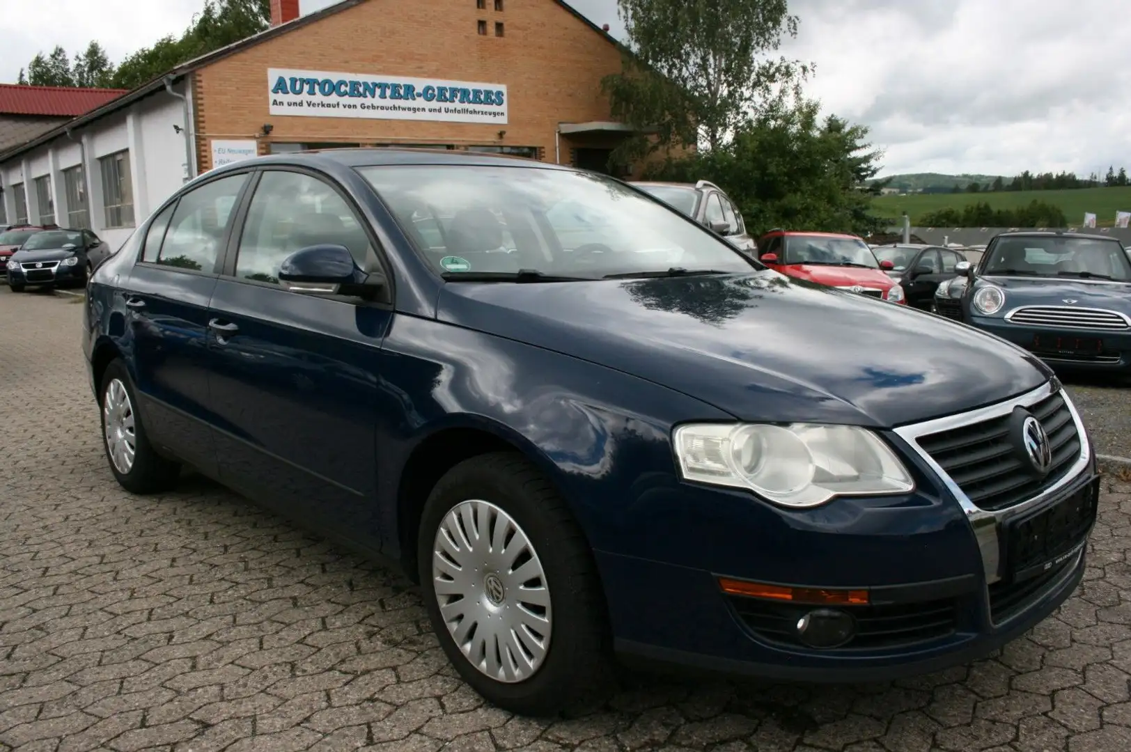Volkswagen Passat Lim. 1.6 "Klima+Sitzh." Azul - 1