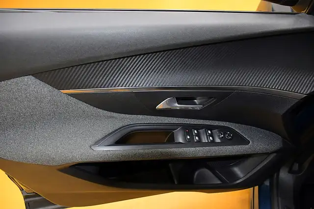 Peugeot 5008 view 9