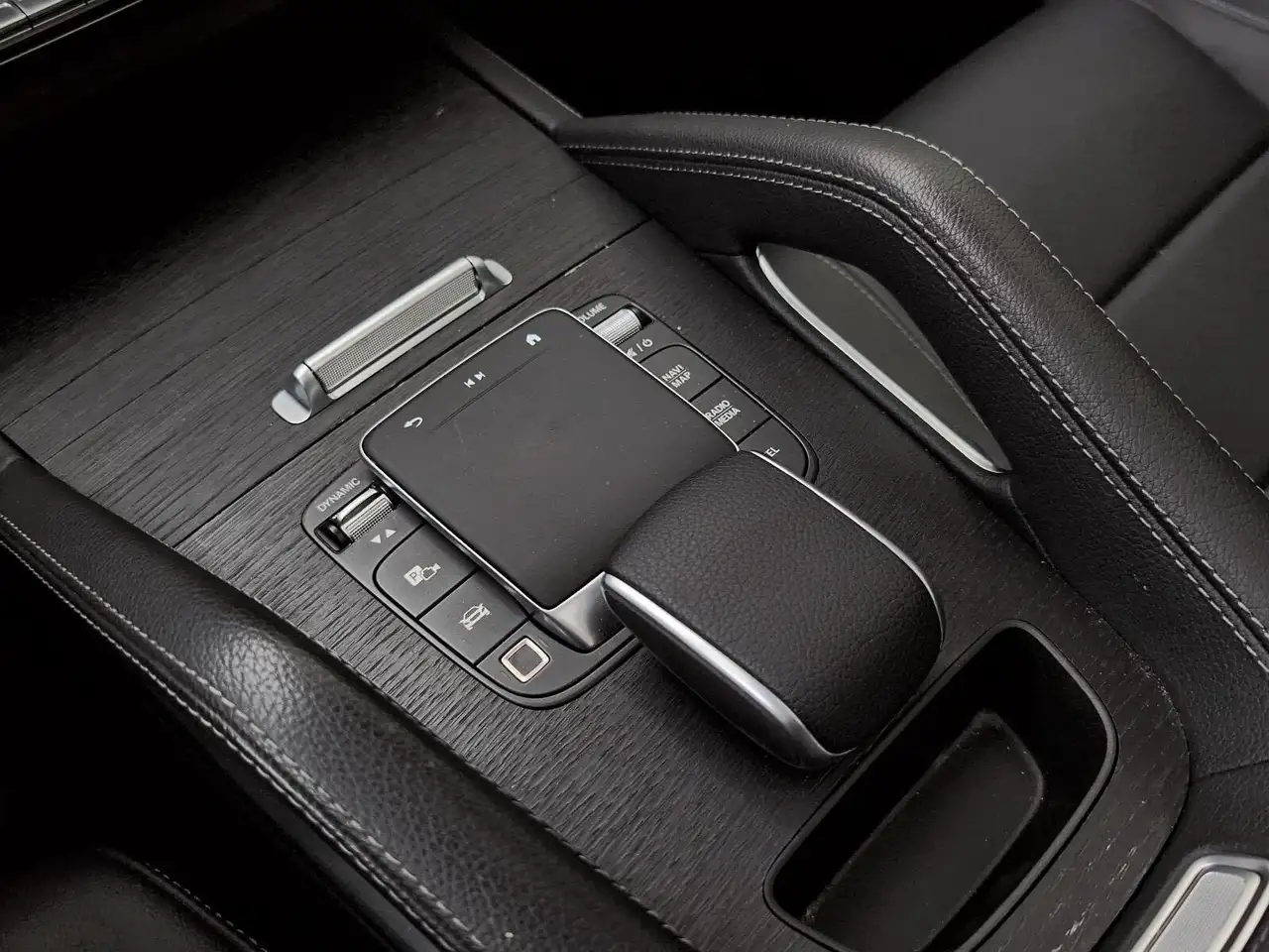 Mercedes-Benz GLE снимка Mercedes-Benz GLE