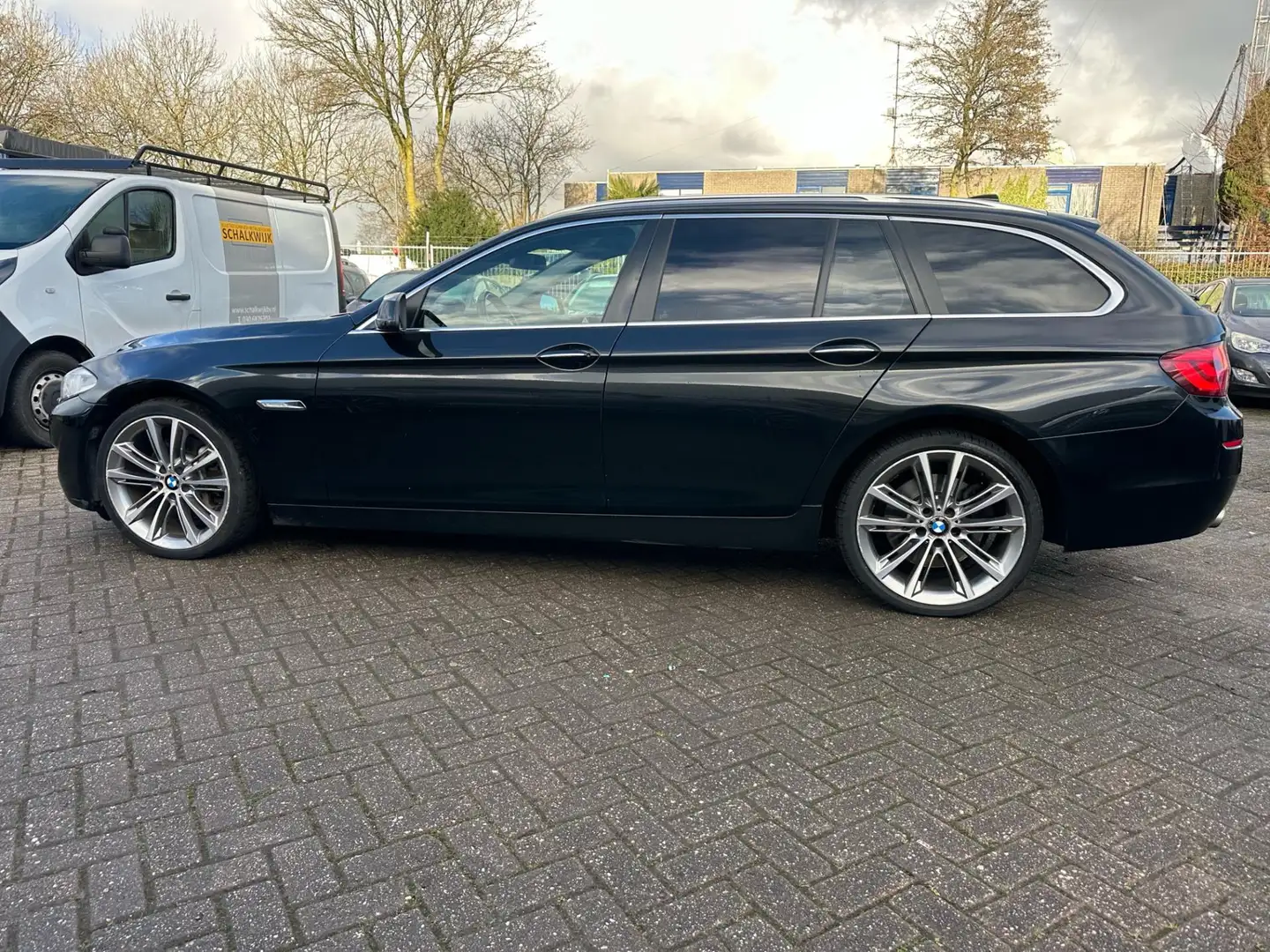 BMW 530 5-serie Touring 530d High Executive Zwart - 2