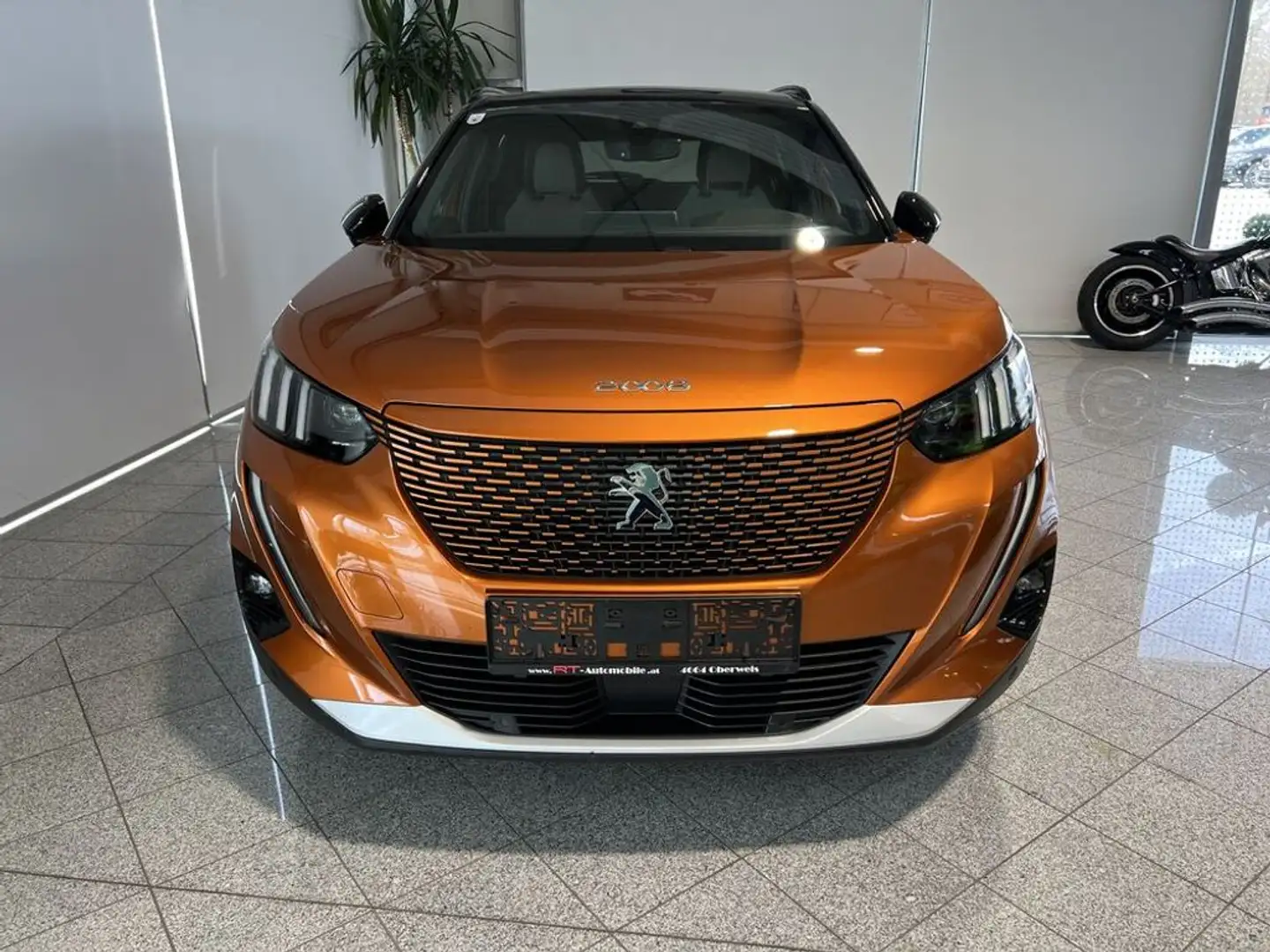 Peugeot 2008 e GT 50 kWh Orange - 2