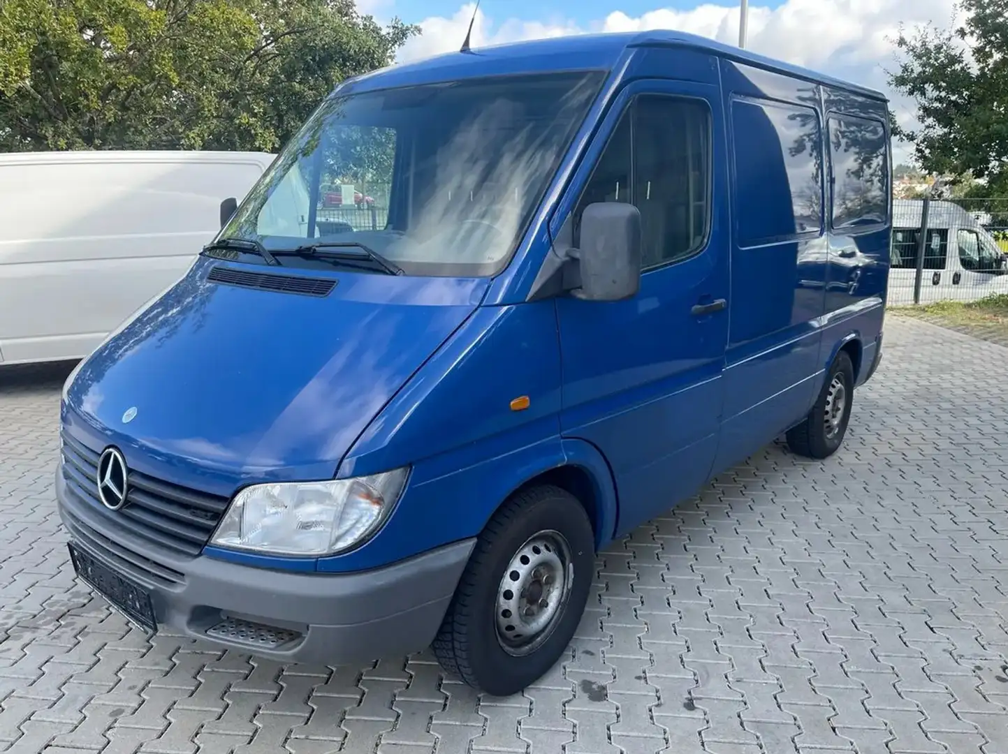 Mercedes-Benz Sprinter 216 CDI 902.661 Blau - 1